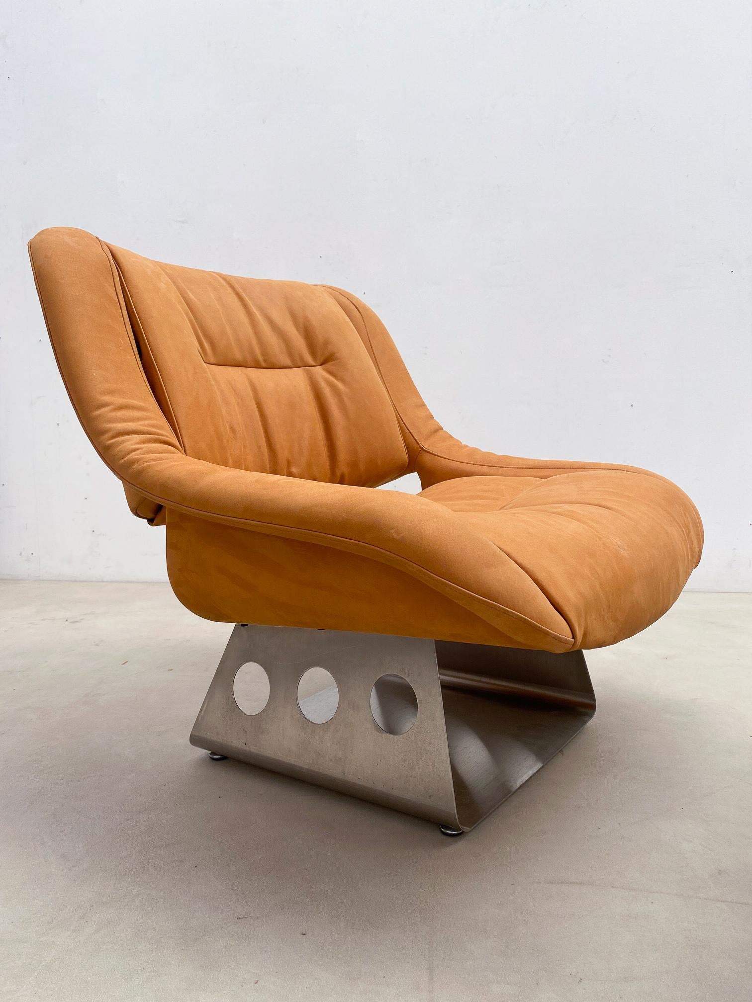 Mid-Century Lounge Chair and Ottoman, Italy, 1970s - New Leather Upholstery For Sale 1