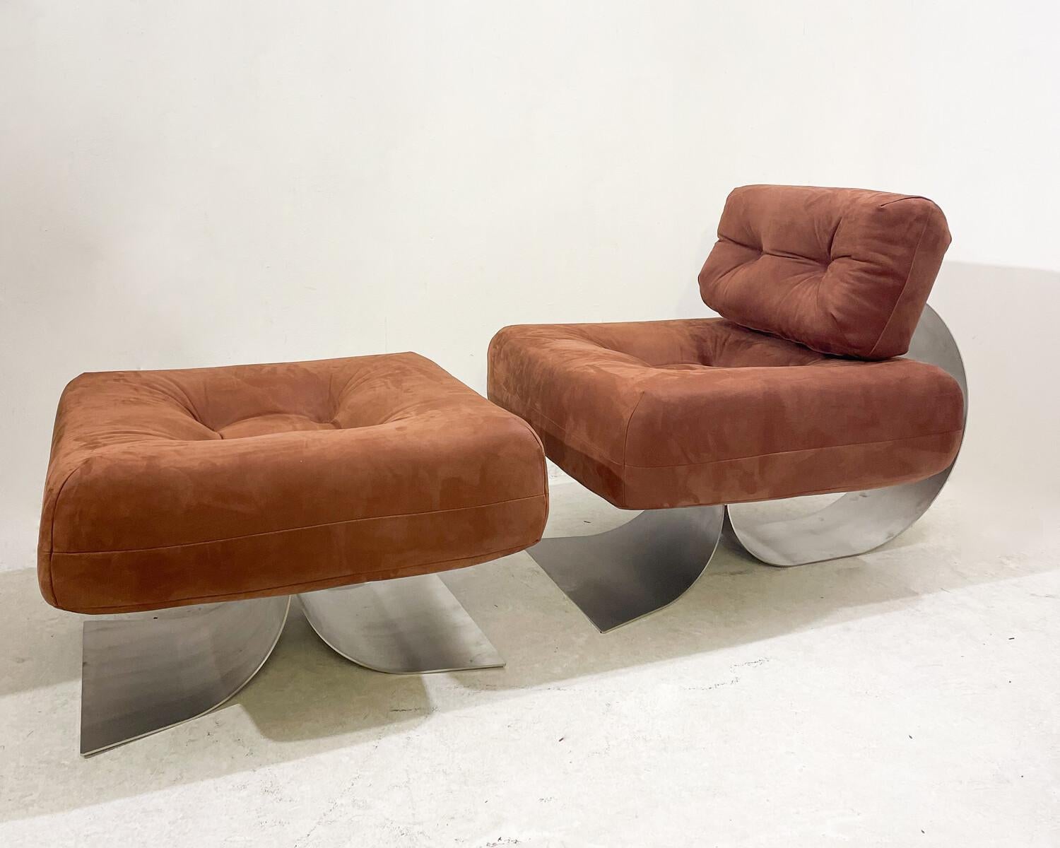 Mid-Century Lounge Chair and Ottoman Model 'Alta' by Oscar Niemeyer for Mobilier International, 1970s

Dimensions   D:  105 -75 cm (41.34-29.53
