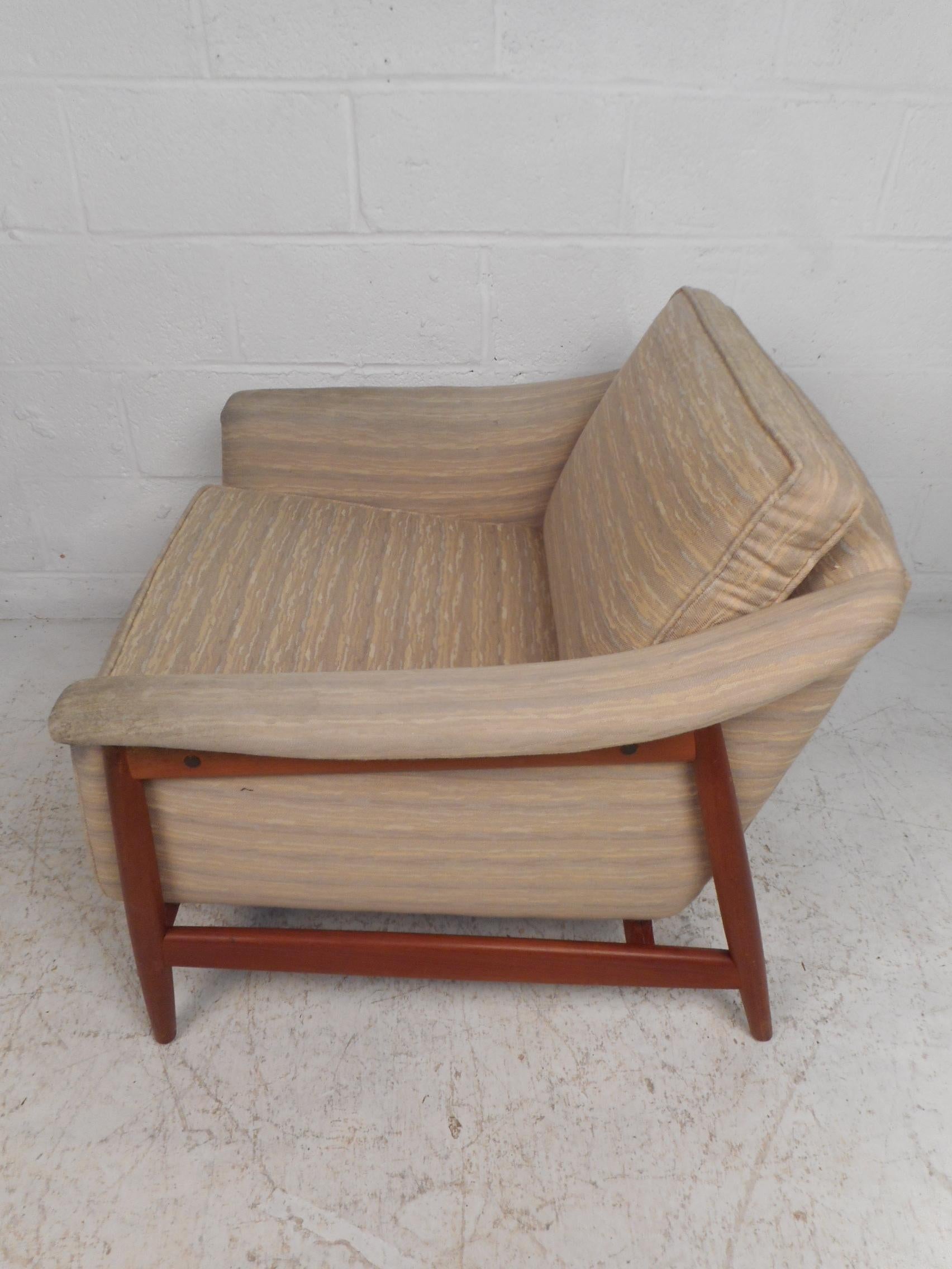 dux mid century chair