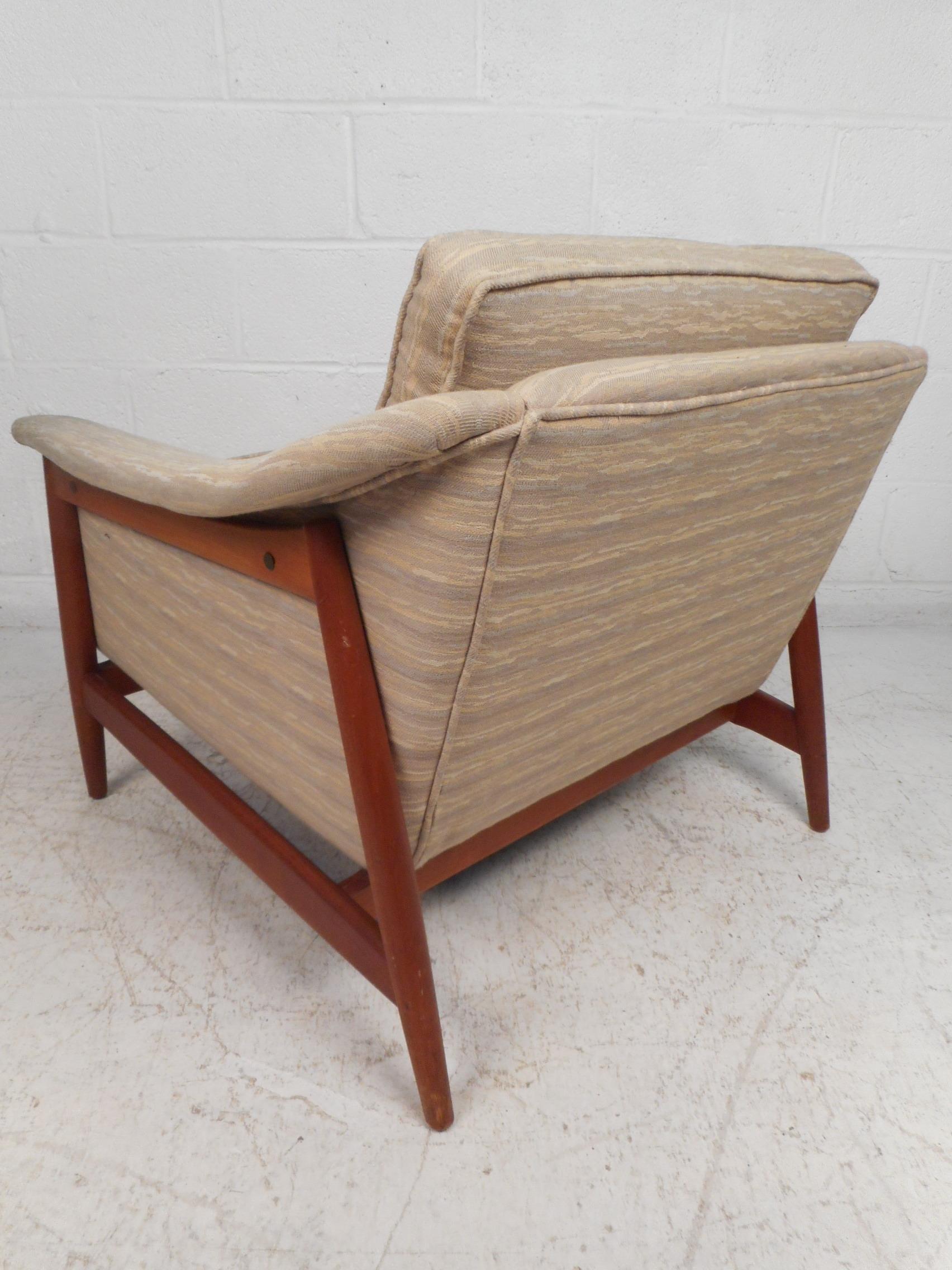 Mid-Century Modern Midcentury Lounge Chair by DUX