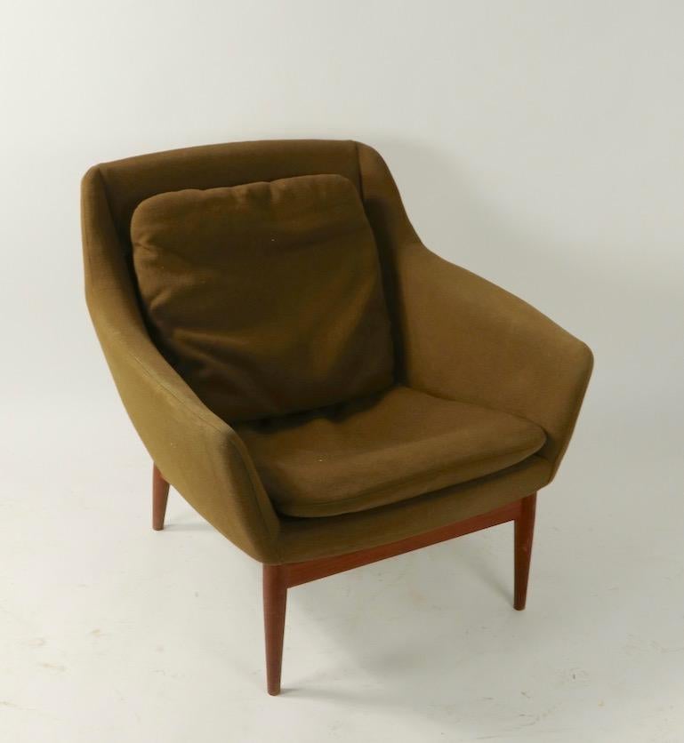 Classic Scandinavian Modern Gerhard Berg design for Hjelle upholstered lounge chair. This example is structurally sound and sturdy, it will need to be reupholstered.
Measures: Total H 29 x arm H 20 x seat H 16 inches.