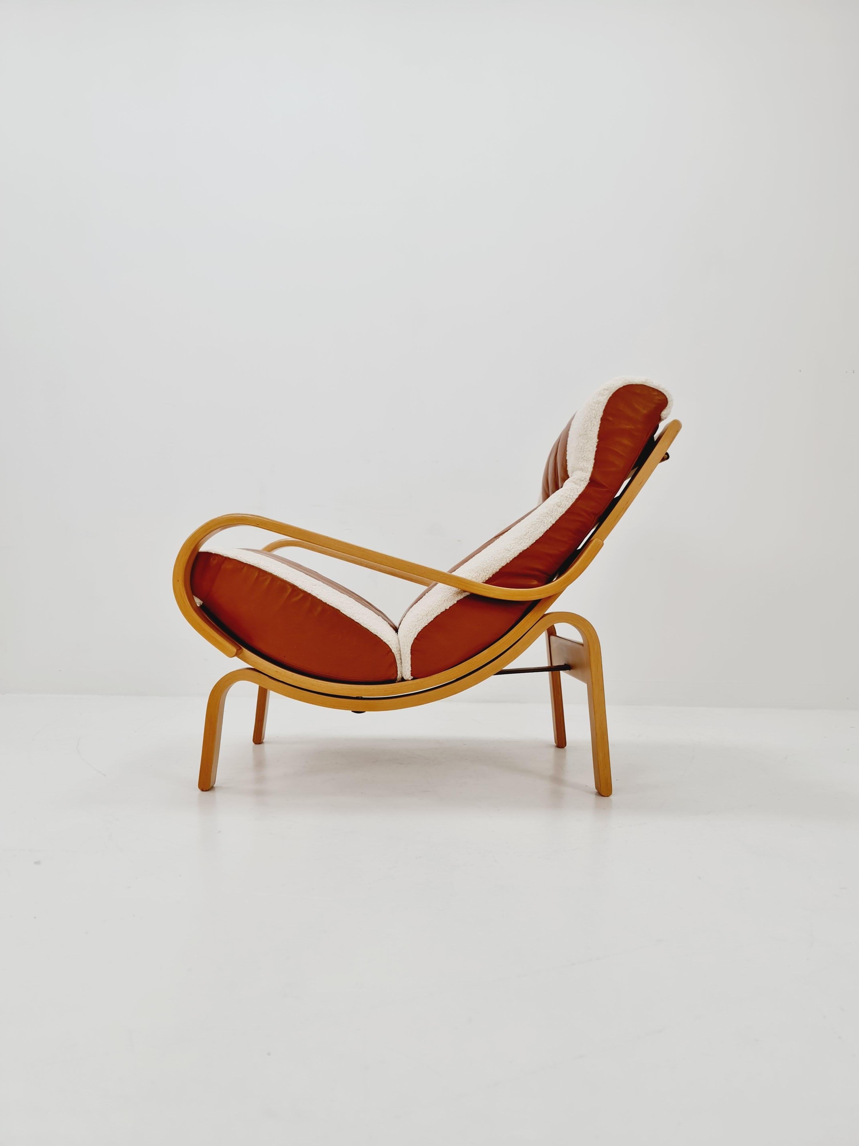 Mid-Century lounge chair by Ingmar Relling  for Westnofa, Norway 1970s

Design year: 1970s 
Made in Norway 
Style: vintage, Danish modern 

Designed by:  Ingmar Relling for Westnofa,

It is in great condition. However, as with all the vintage items