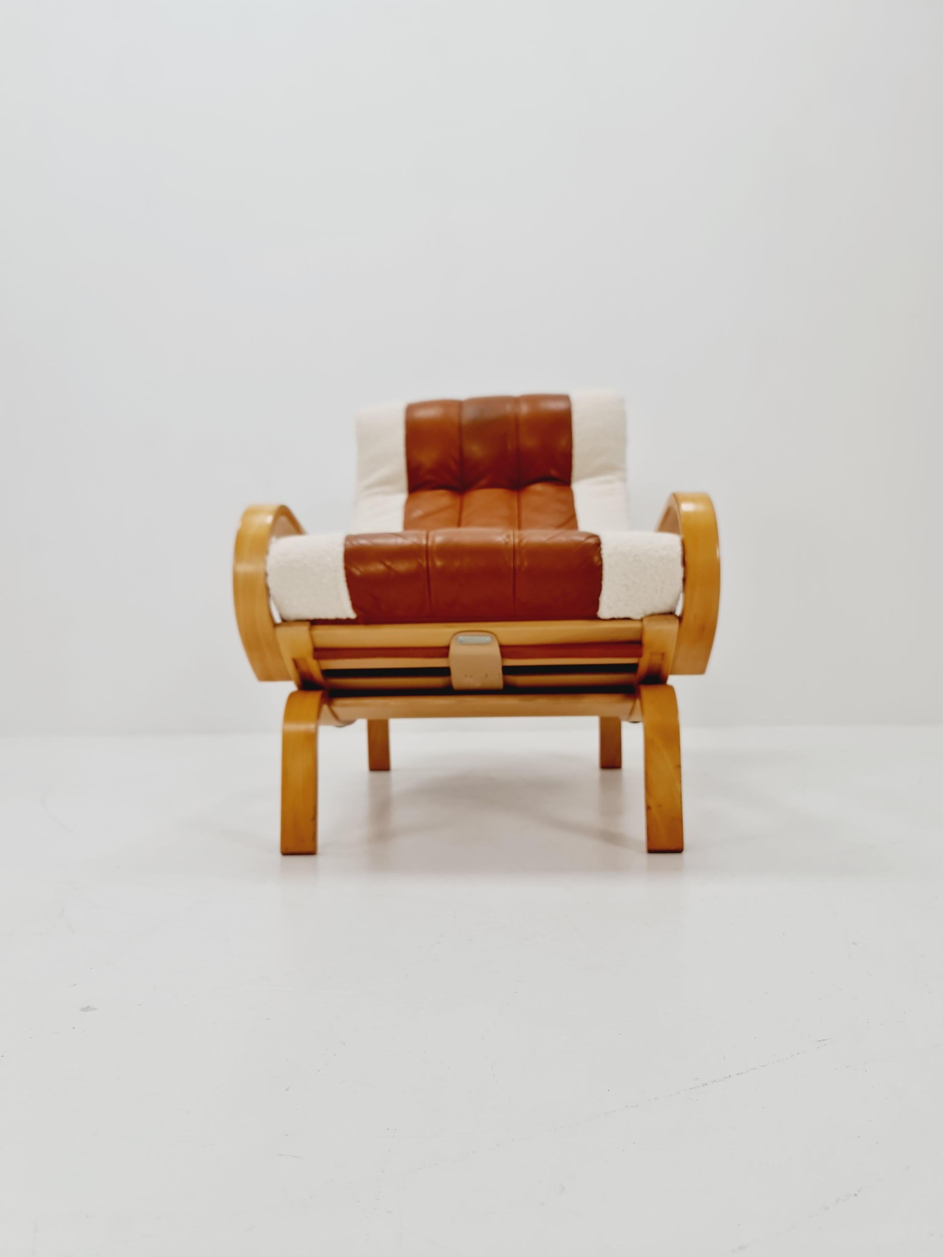 Leather Mid-Century lounge chair by Ingmar Relling  for Westnofa, Norway 1970s For Sale