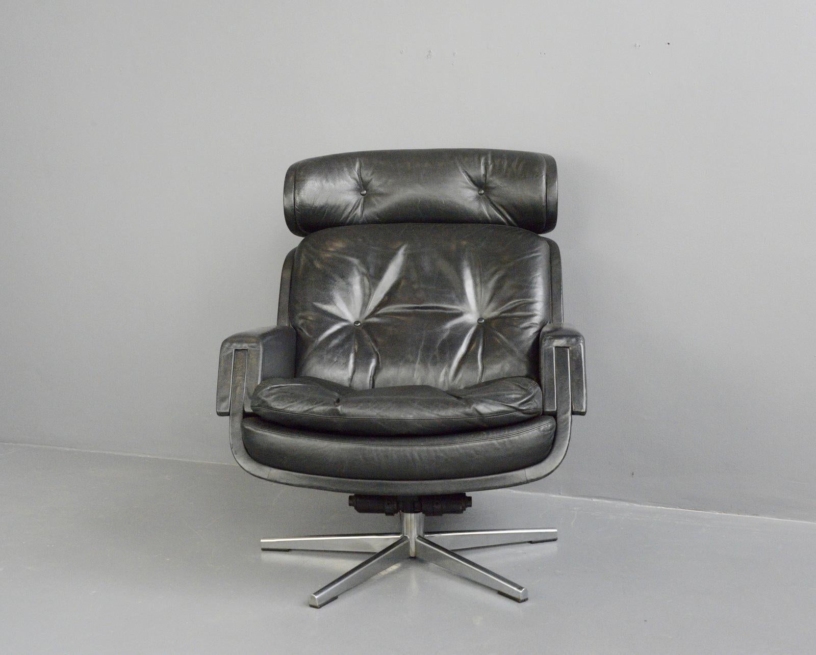 Midcentury lounge chair by Kurt Hvitsjö for Isku, circa 1960s

- Button back black leather
- Reclining and swivel
- Designed by Kurt Hvitsjö
- Produced by Isku, Lahti
- Finnish, 1960s
- Measures: 77cm wide x 75cm deep x 95cm tall x 46cm seat