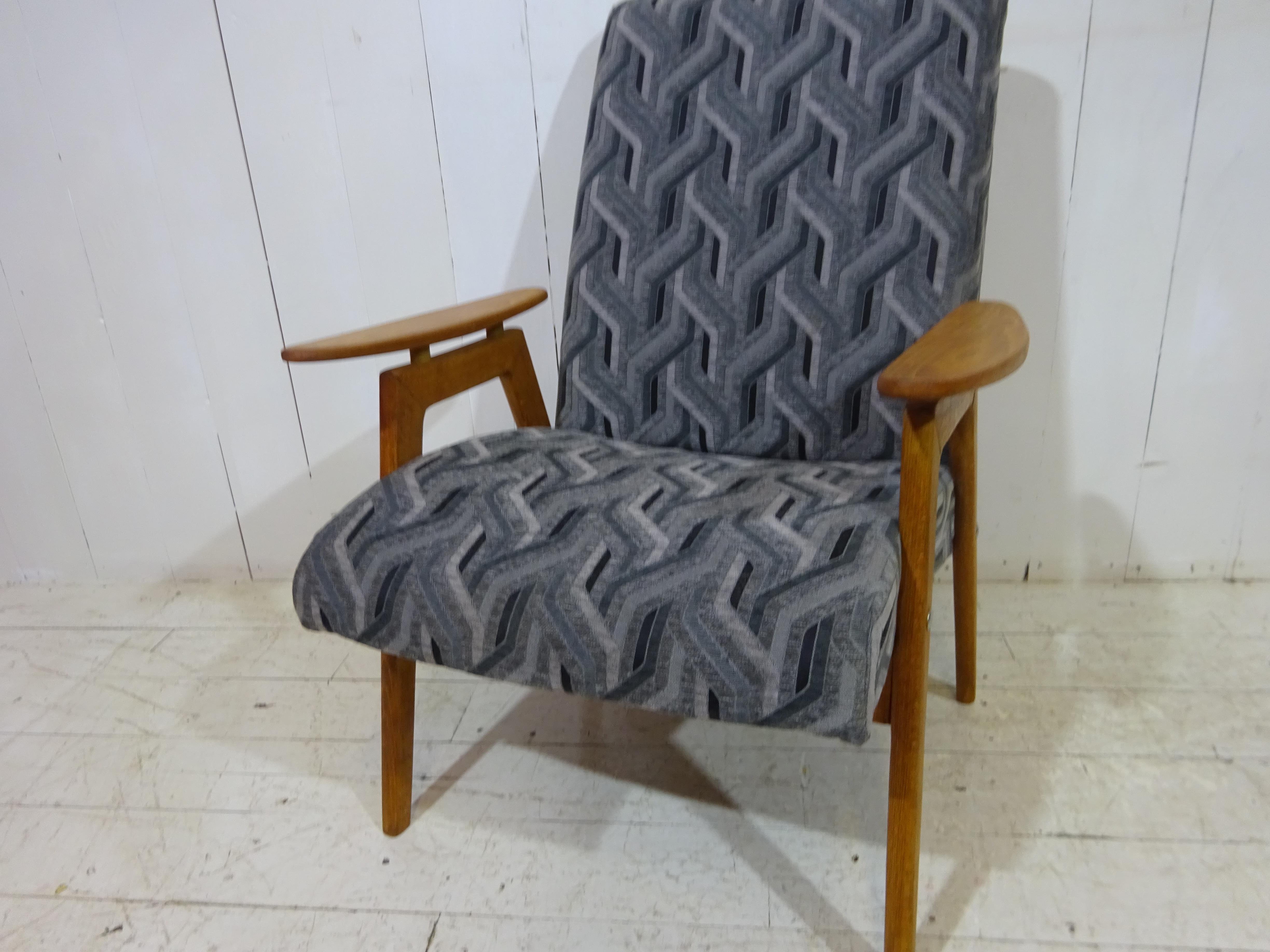 Mid Century Lounge Chair by Smidek For Sale 3