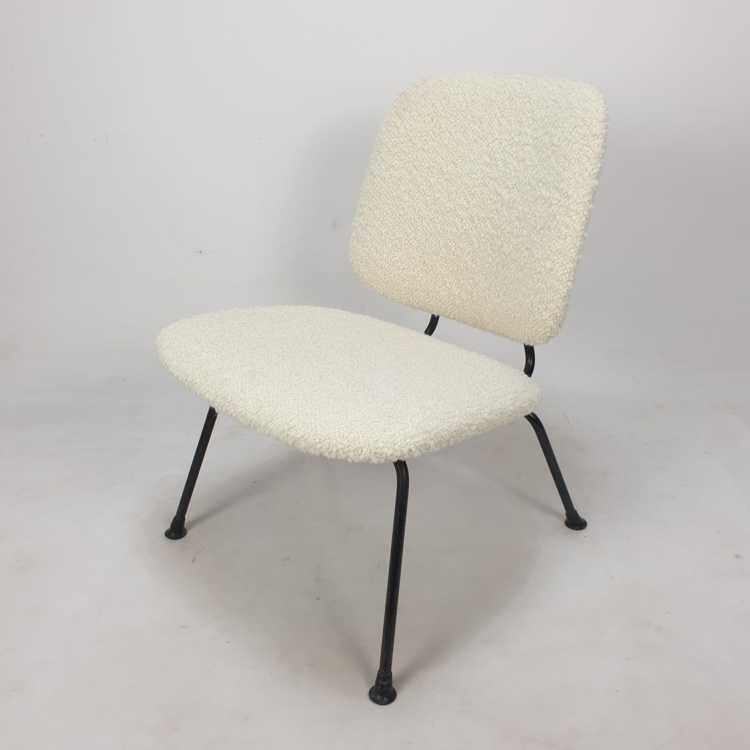 This cute chair was designed by W.H. Gispen for Kembo during the 50s.

Black lacquered steel with a upholstered seat and back.

The chair is just reupholstered with lovely Italian bouclé fabric.
 