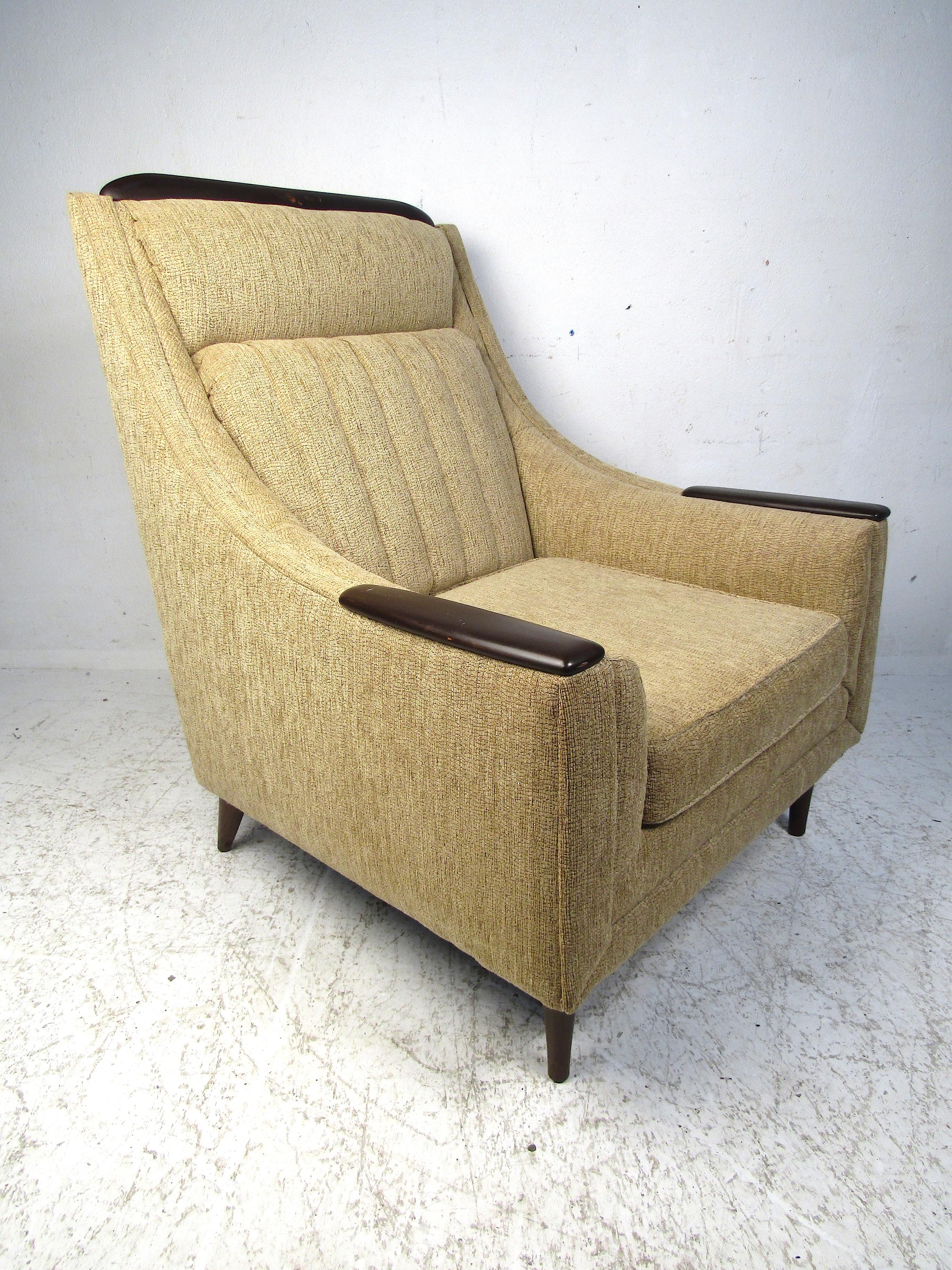 Midcentury Lounge Chair (Moderne der Mitte des Jahrhunderts) im Angebot
