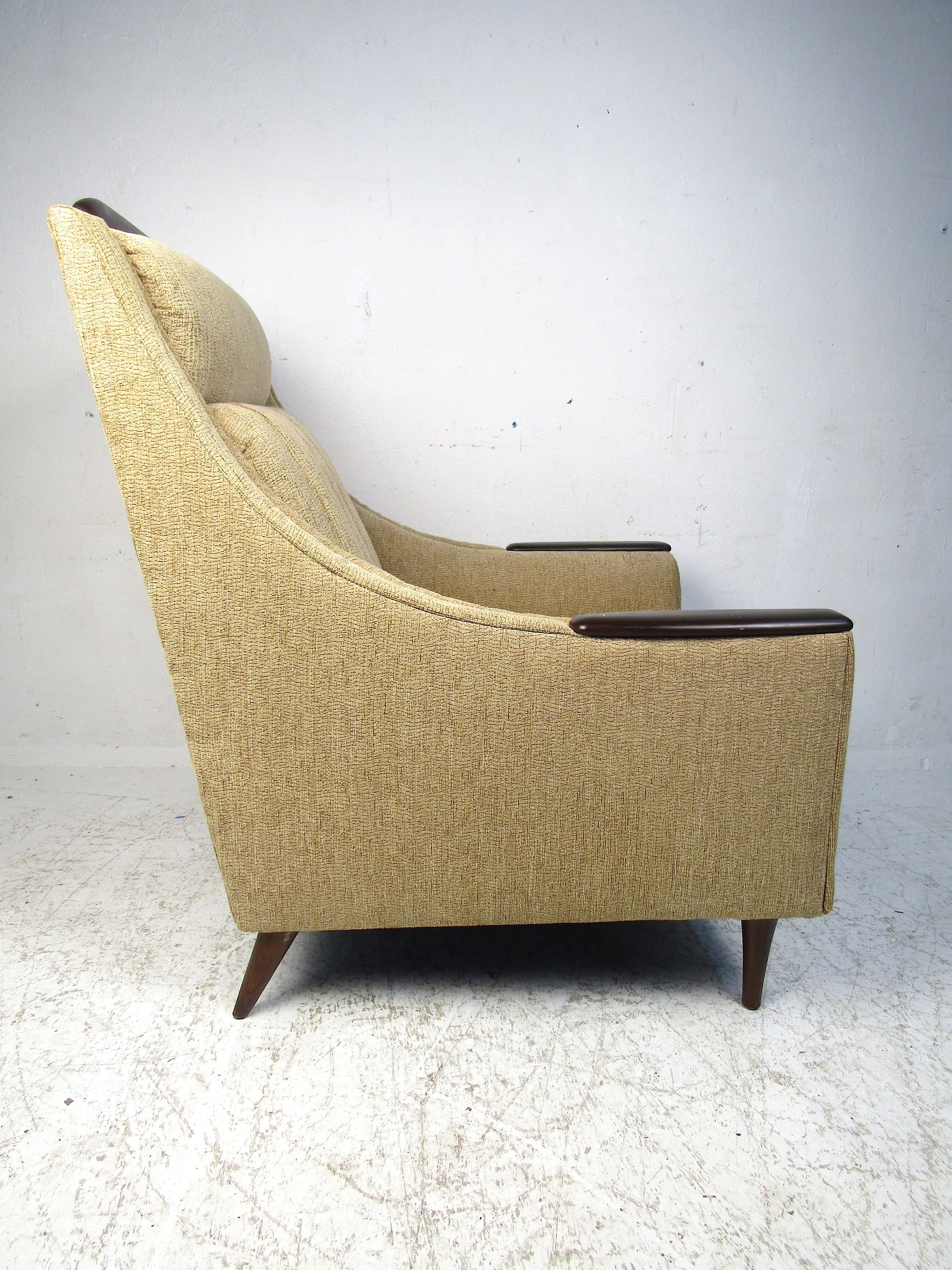 Midcentury Lounge Chair In Good Condition For Sale In Brooklyn, NY
