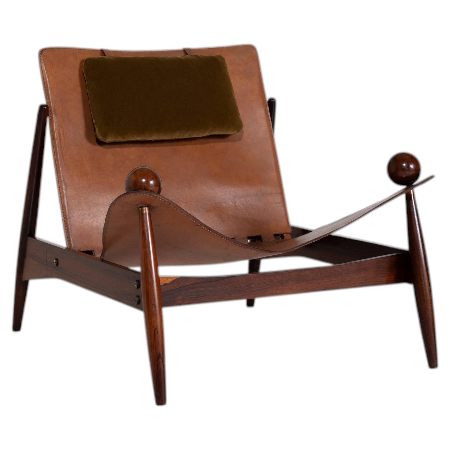 Sillón de estilo «mid-century» de Brasil, de palisandro y cuero, década de 1960