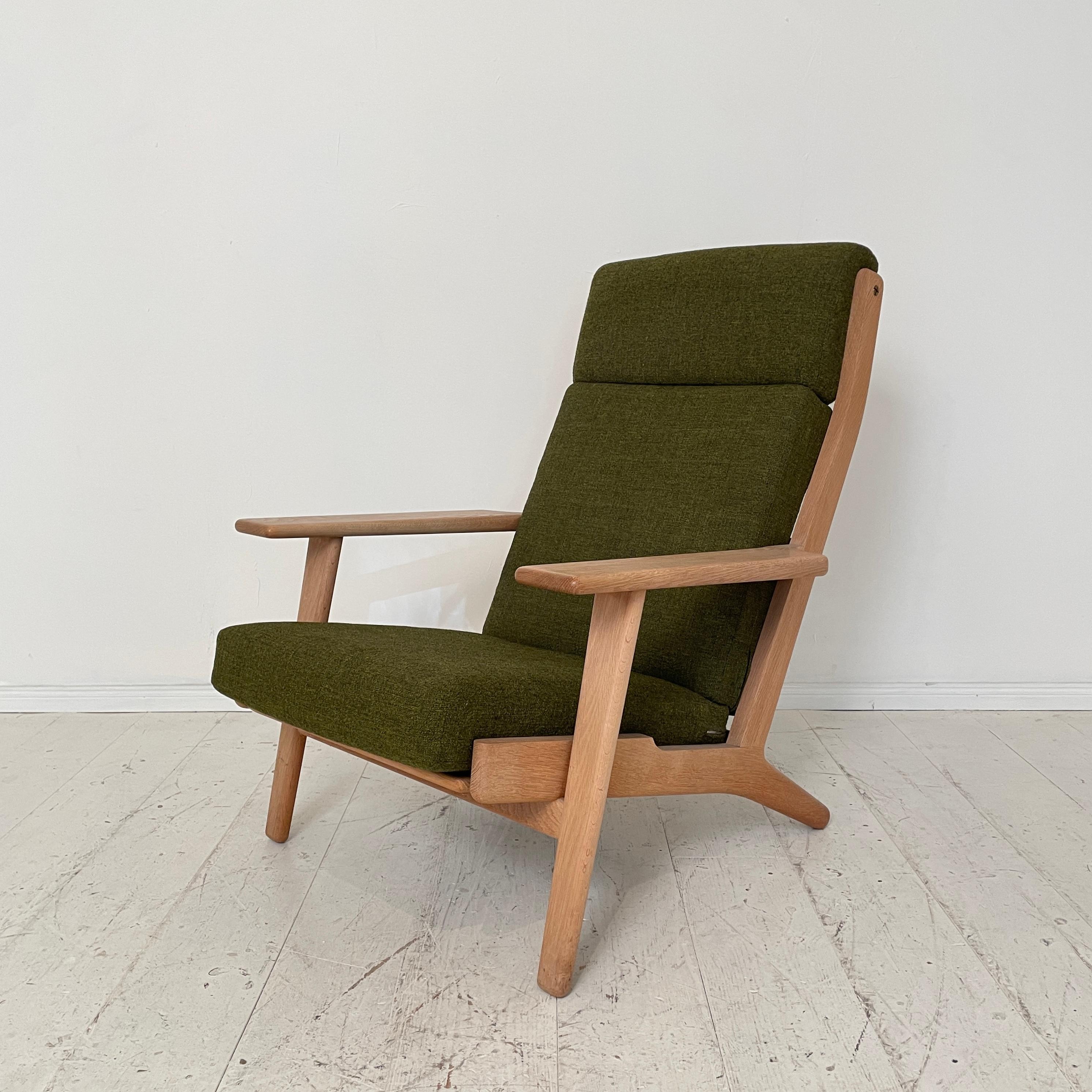 Mid Century Lounge Chair GE290A by Hans J. Wegner for GETAMA in Green Fabric 4