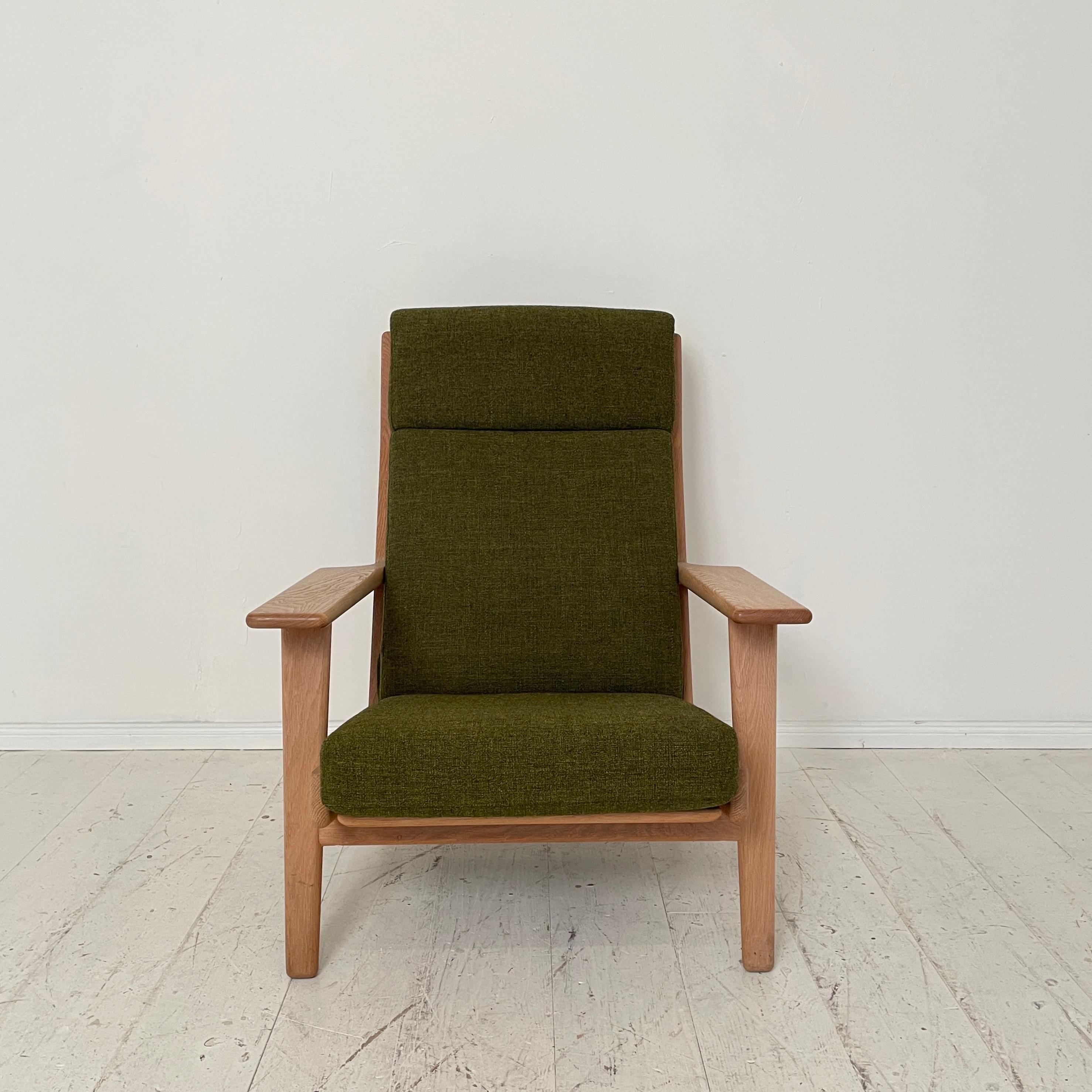 Mid Century Lounge Chair GE290A by Hans J. Wegner for GETAMA in Green Fabric 5