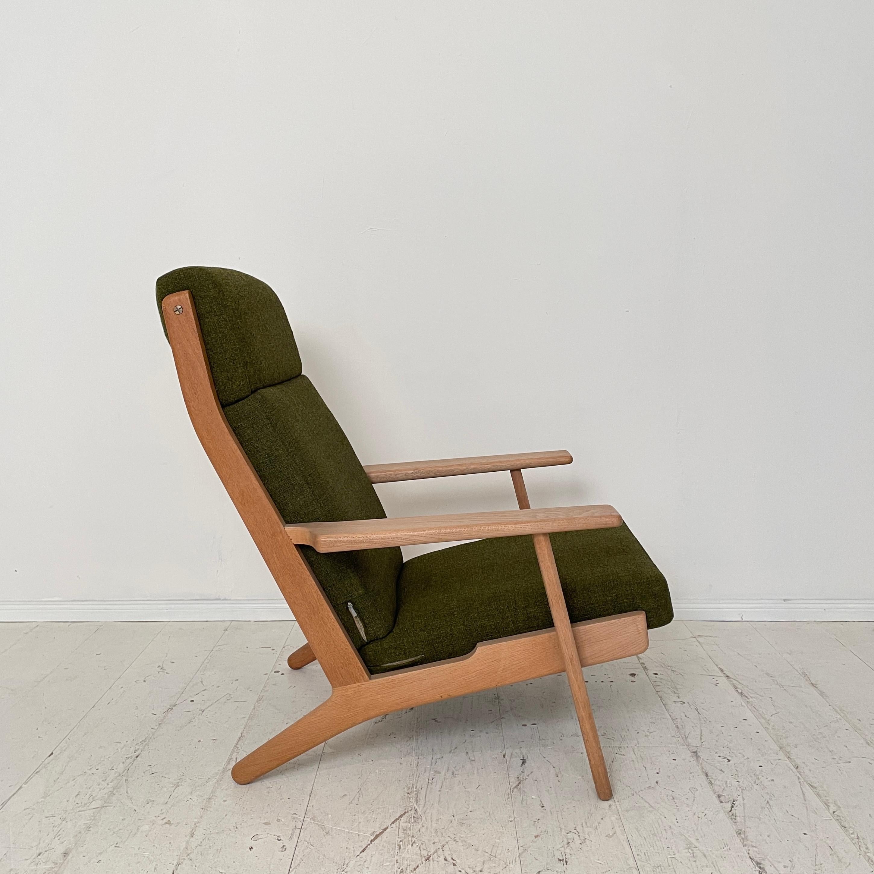 Late 20th Century Mid Century Lounge Chair GE290A by Hans J. Wegner for GETAMA in Green Fabric