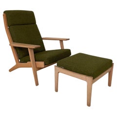 Mid Century Lounge Chair GE290A by Hans J. Wegner for GETAMA in Green Fabric