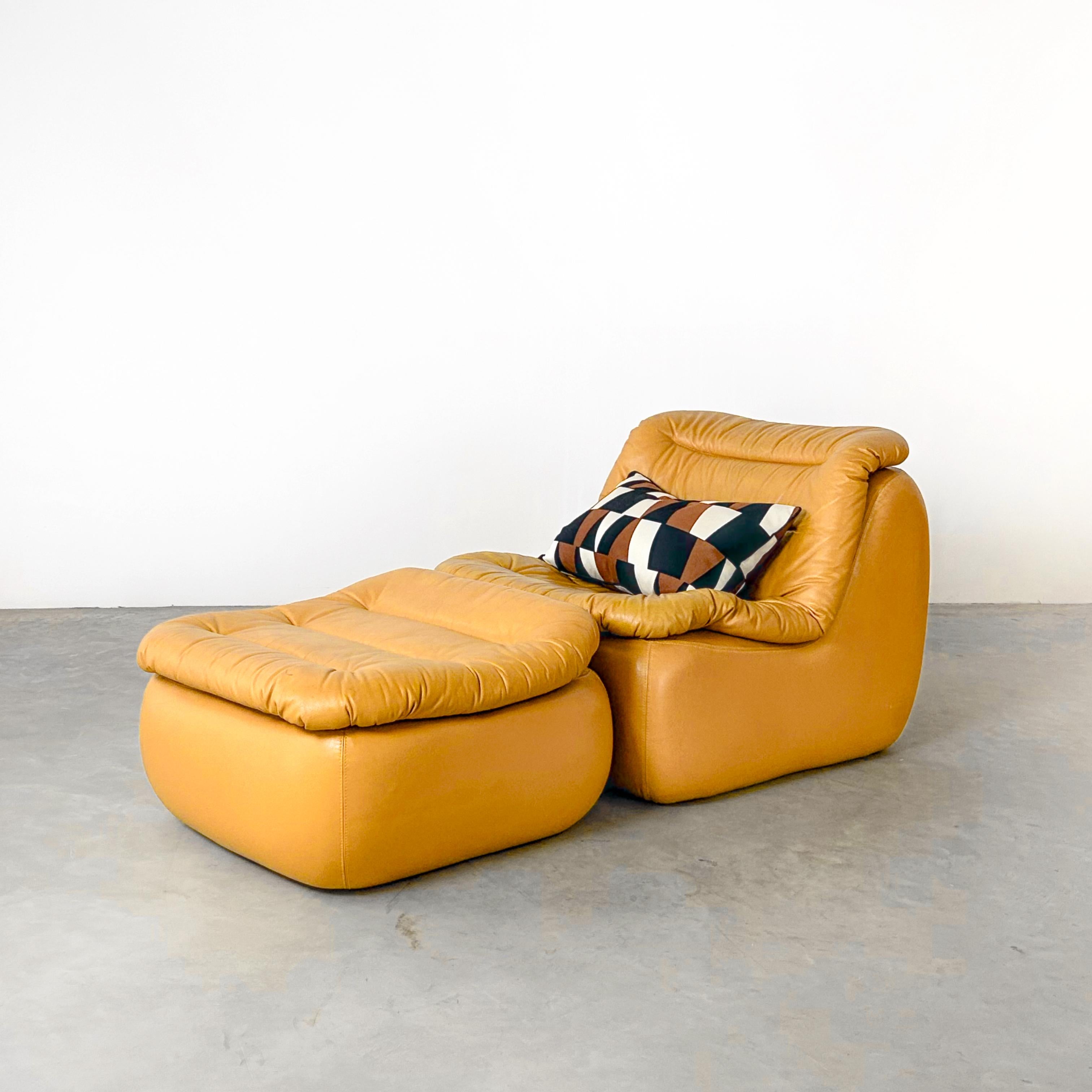 1970s Style Lounge Chair & Ottoman in Vintage Leather In Good Condition For Sale In Hilversum, NL