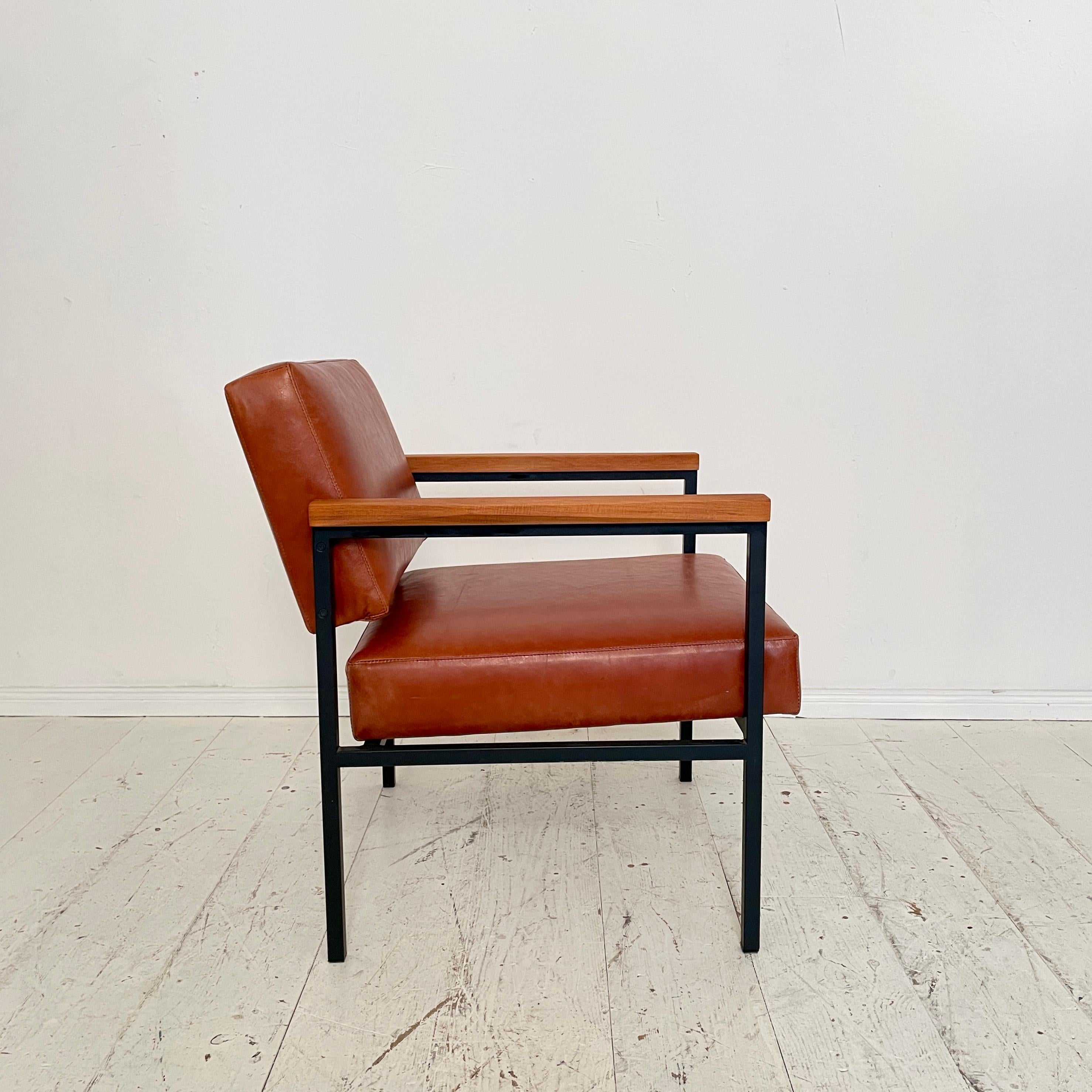 Mid-Century Lounge Chair in Brown Leather and Metal Base, 1960s For Sale 4