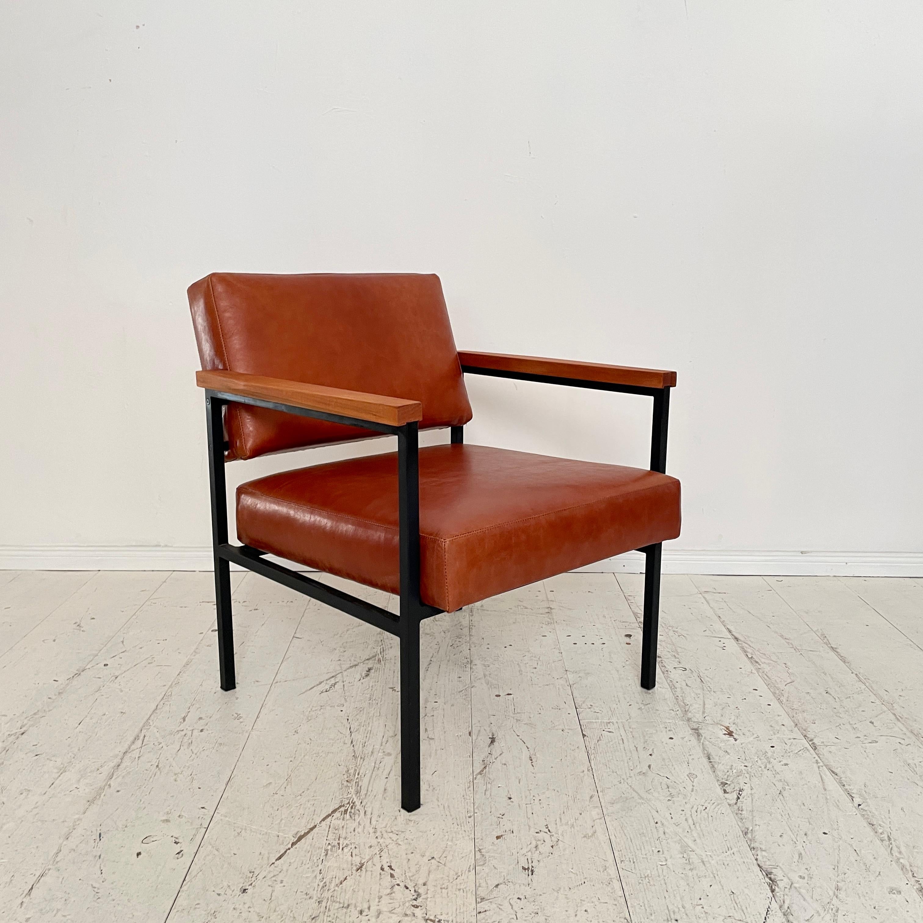 Mid-Century Lounge Chair in Brown Leather and Metal Base, 1960s For Sale 7