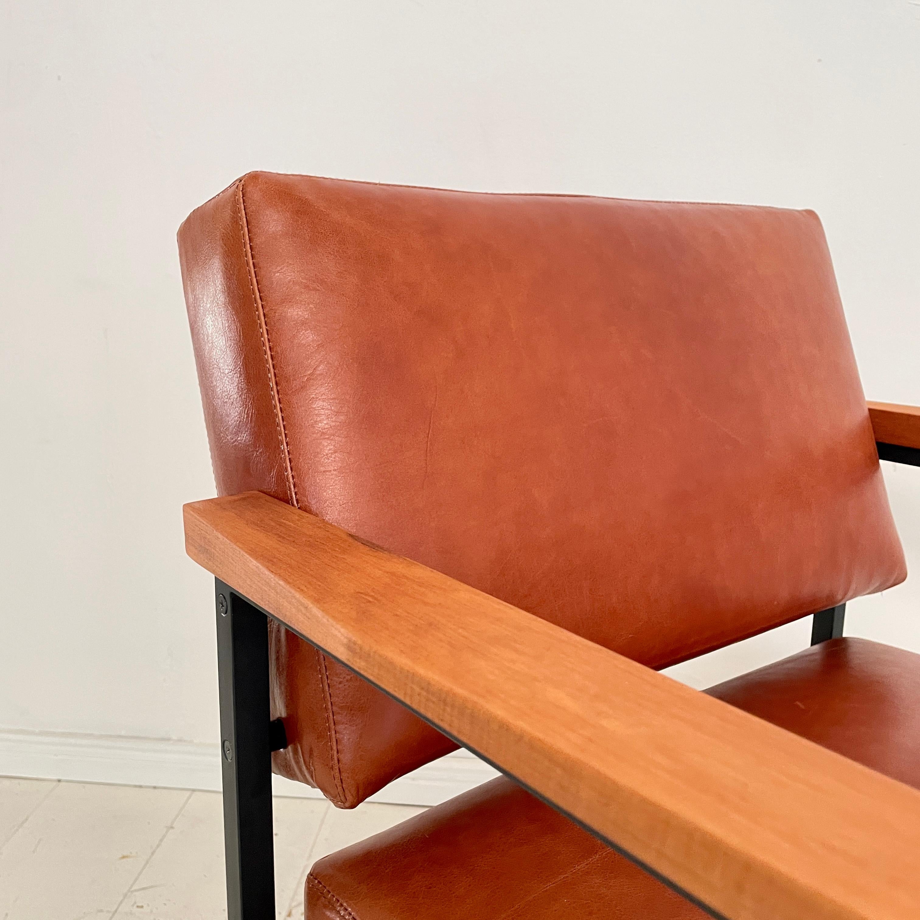 Mid-Century Lounge Chair in Brown Leather and Metal Base, 1960s 6