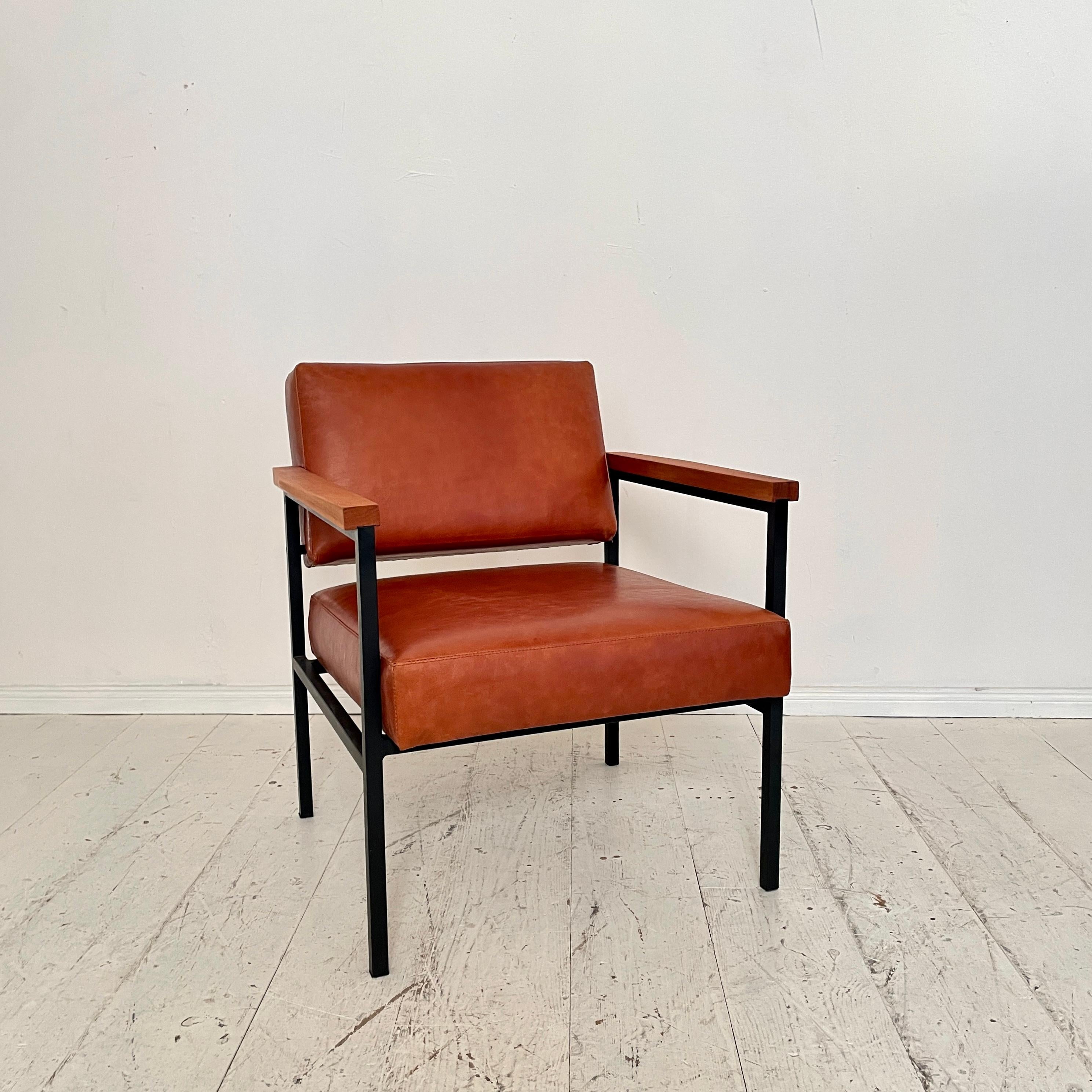 Mid-Century Lounge Chair in Brown Leather and Metal Base, 1960s For Sale 9