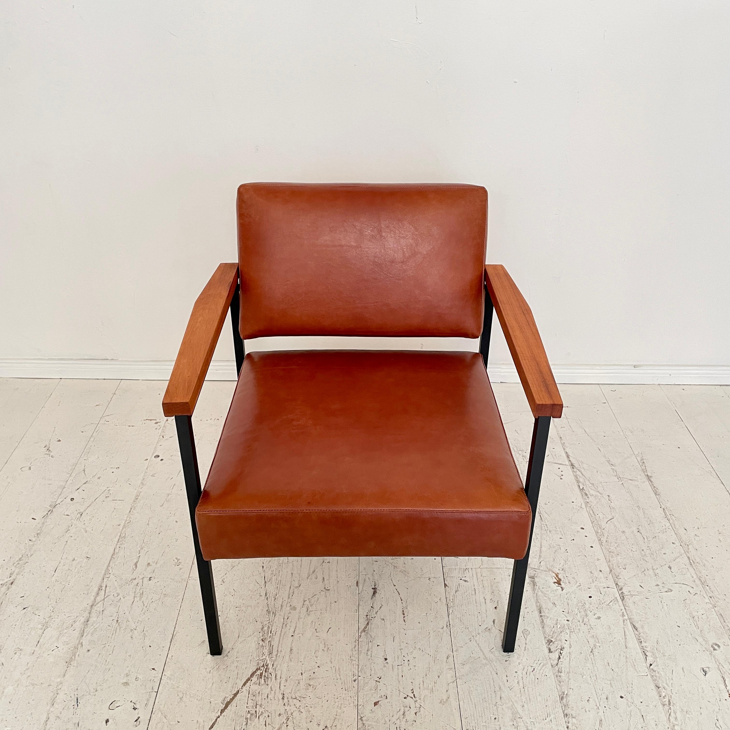 Mid-Century Lounge Chair in Brown Leather and Metal Base, 1960s For Sale 10