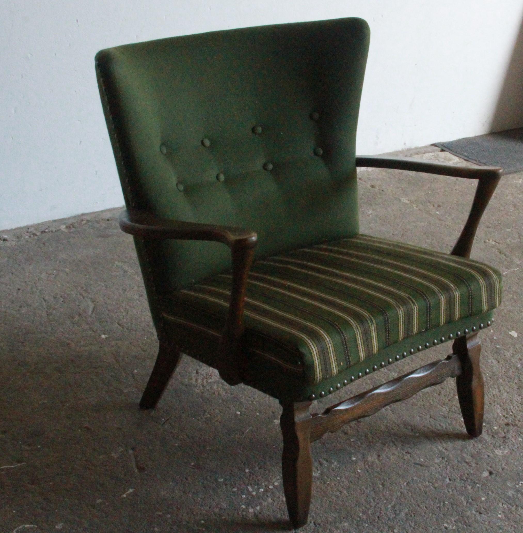 Chaise longue du milieu du siècle en chêne teinté foncé dans le style de Viggo Boesen, 19 en vente 6