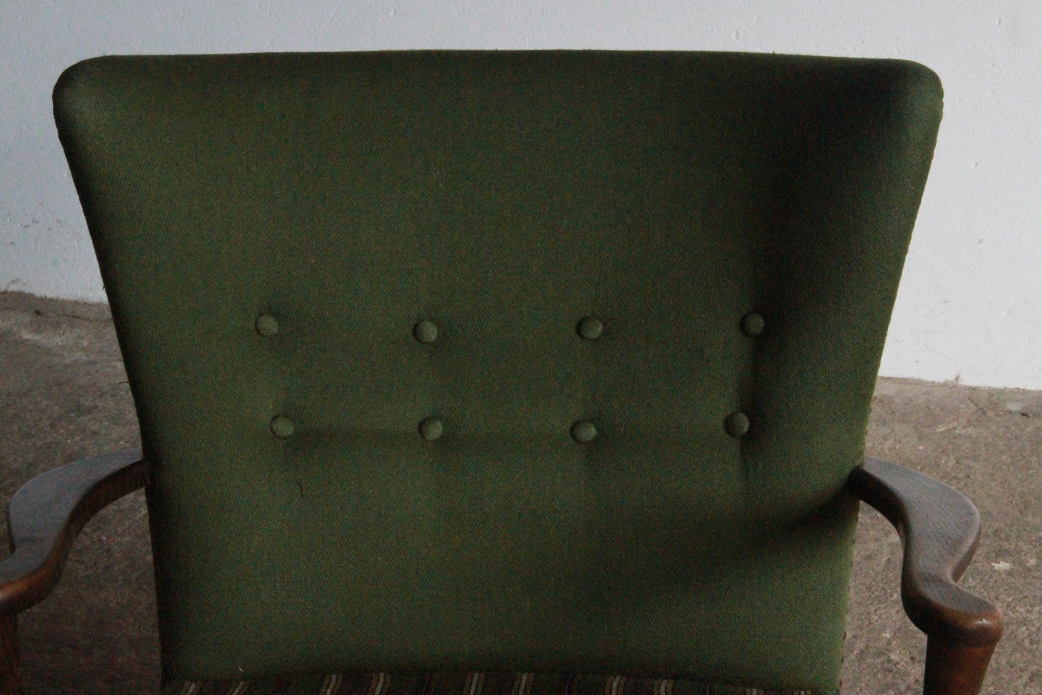 Chaise longue du milieu du siècle en chêne teinté foncé dans le style de Viggo Boesen, 19 en vente 7