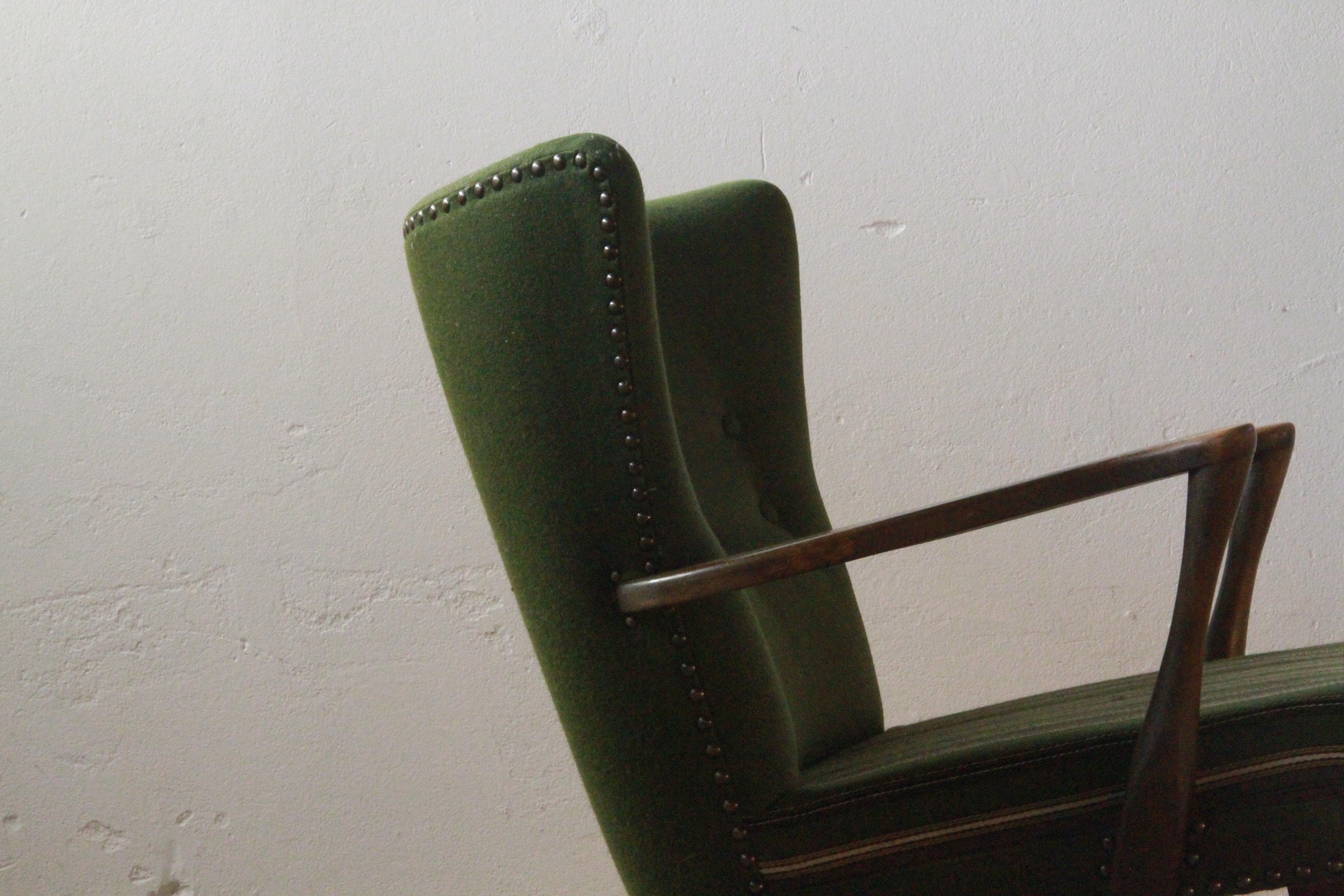 Chaise longue du milieu du siècle en chêne teinté foncé dans le style de Viggo Boesen, 19 en vente 9