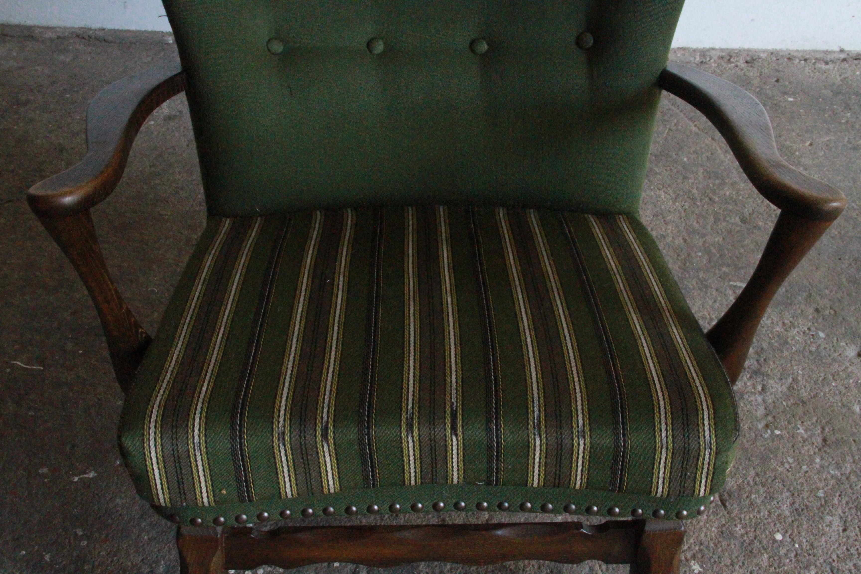 Chaise longue du milieu du siècle en chêne teinté foncé dans le style de Viggo Boesen, 19 en vente 10