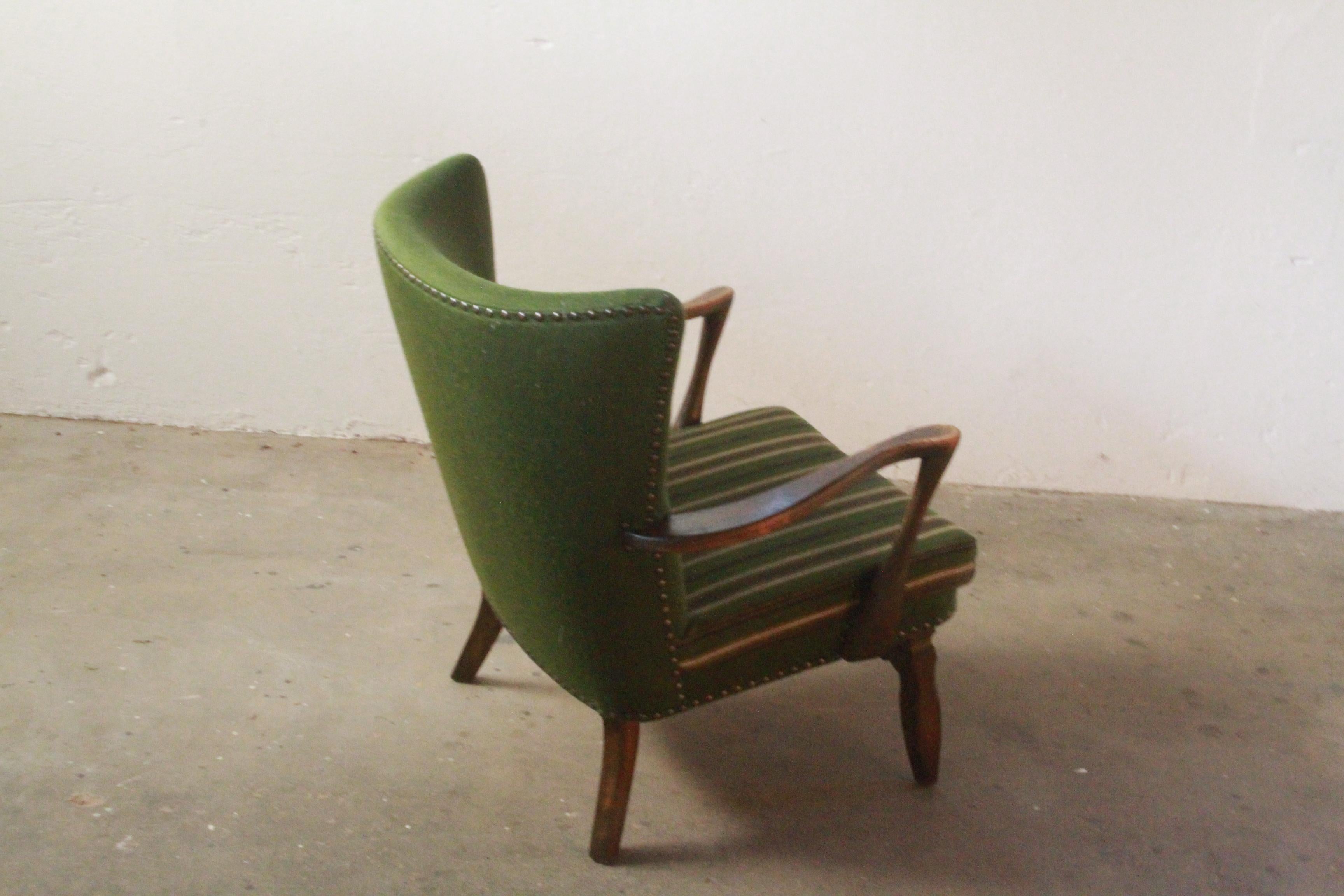 Chaise longue du milieu du siècle en chêne teinté foncé dans le style de Viggo Boesen, 19 en vente 11