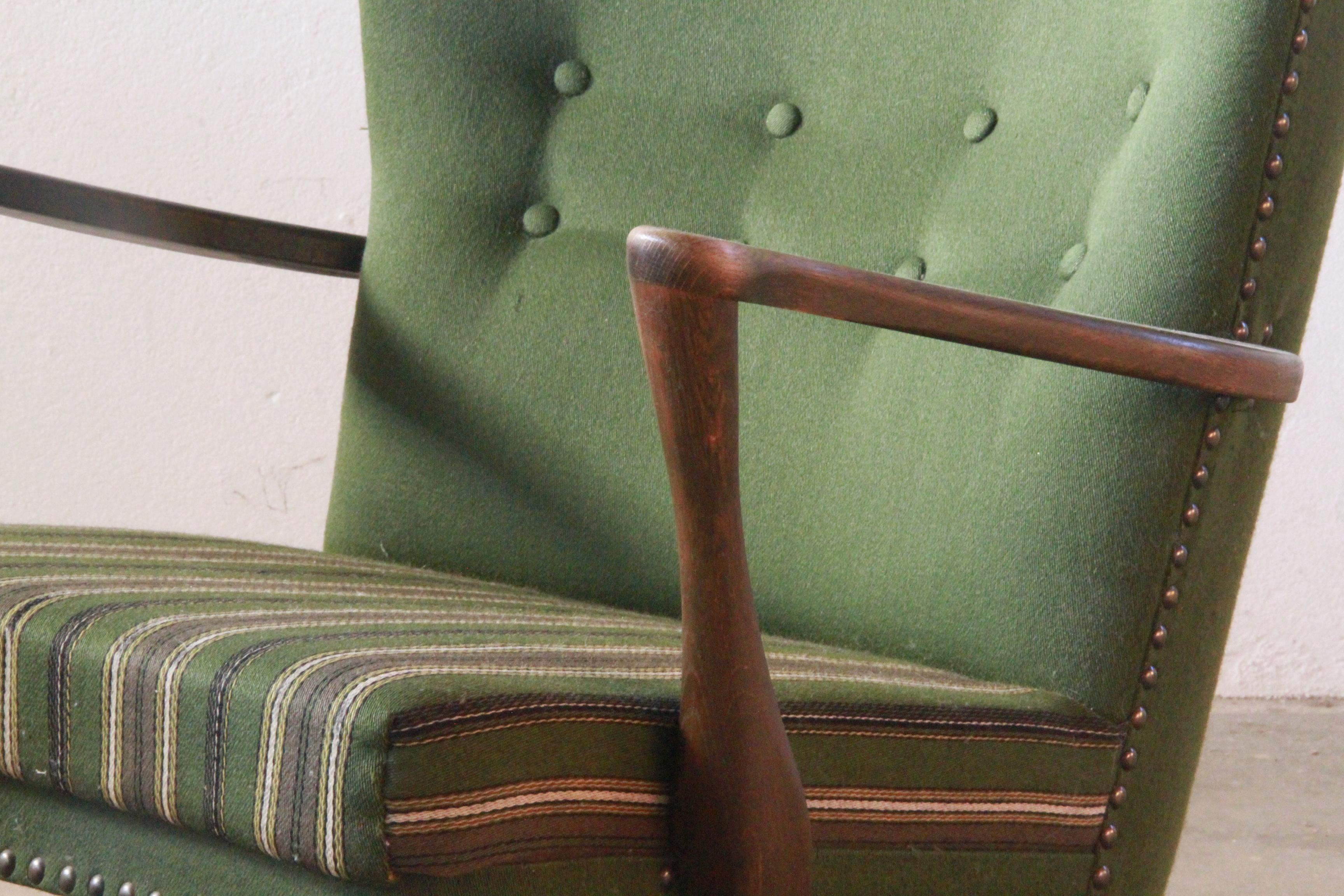 Chaise longue du milieu du siècle en chêne teinté foncé dans le style de Viggo Boesen, 19 en vente 13