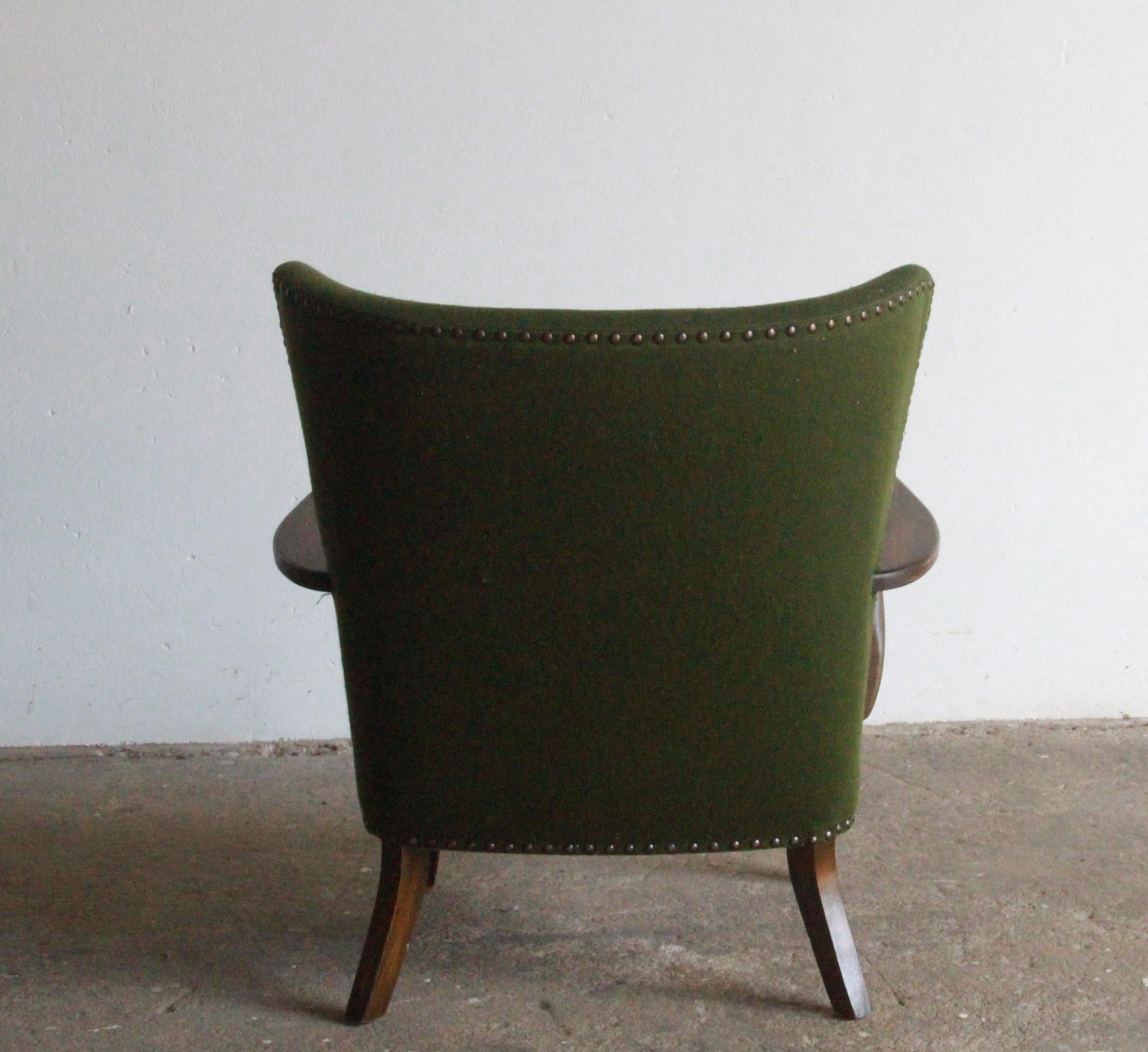 Chaise longue du milieu du siècle en chêne teinté foncé dans le style de Viggo Boesen, 19 en vente 2