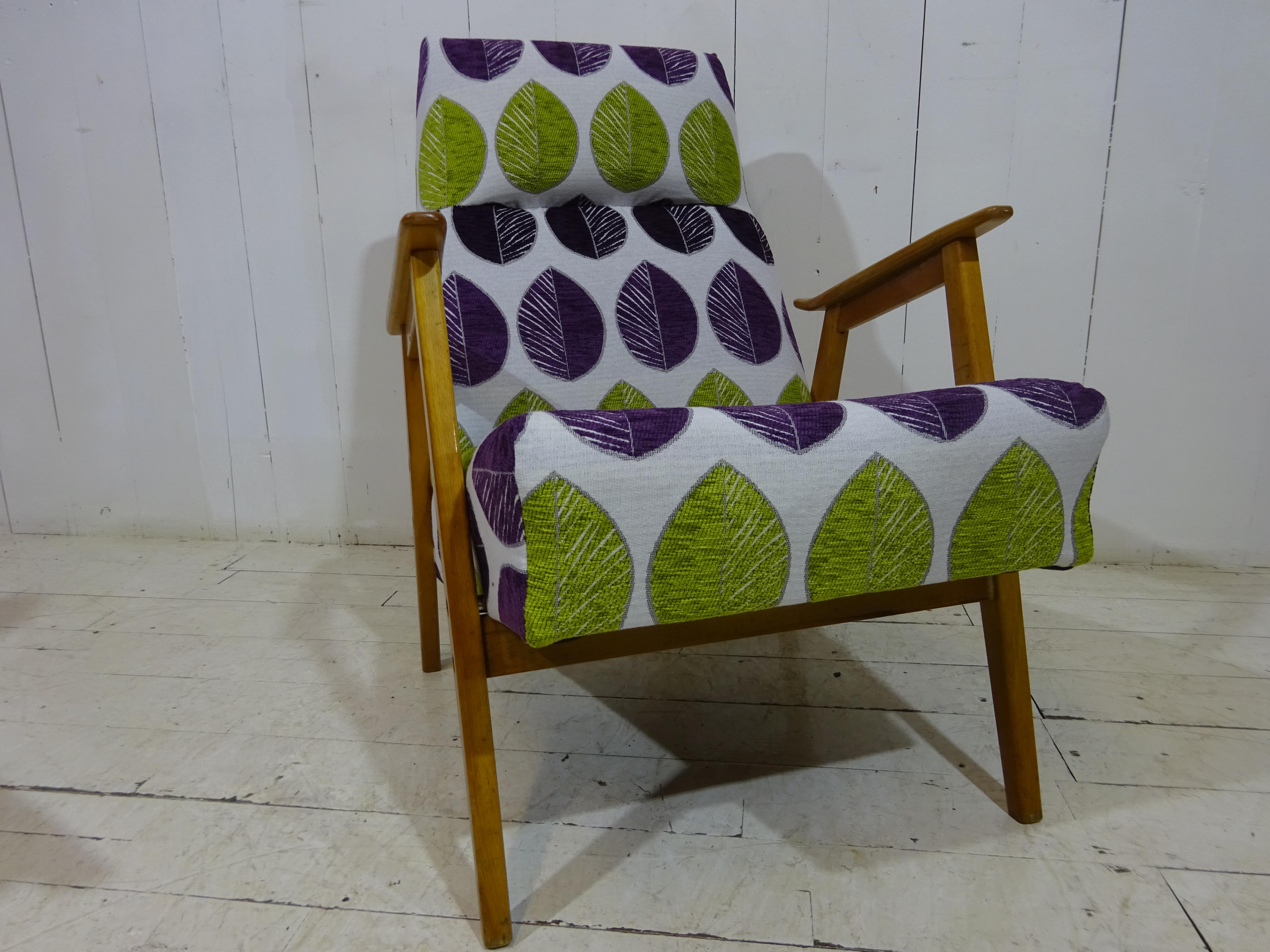 Loungesessel

Tolle Form, Farben und Texturen. 

Dies ist eine circa Mitte der 1960er Jahre Lounge-Sessel. Wir haben das Buchengestell restauriert und die gealterte Patina an den Beinen und Armlehnen belassen. Der Stuhl ist sehr bequem und bietet
