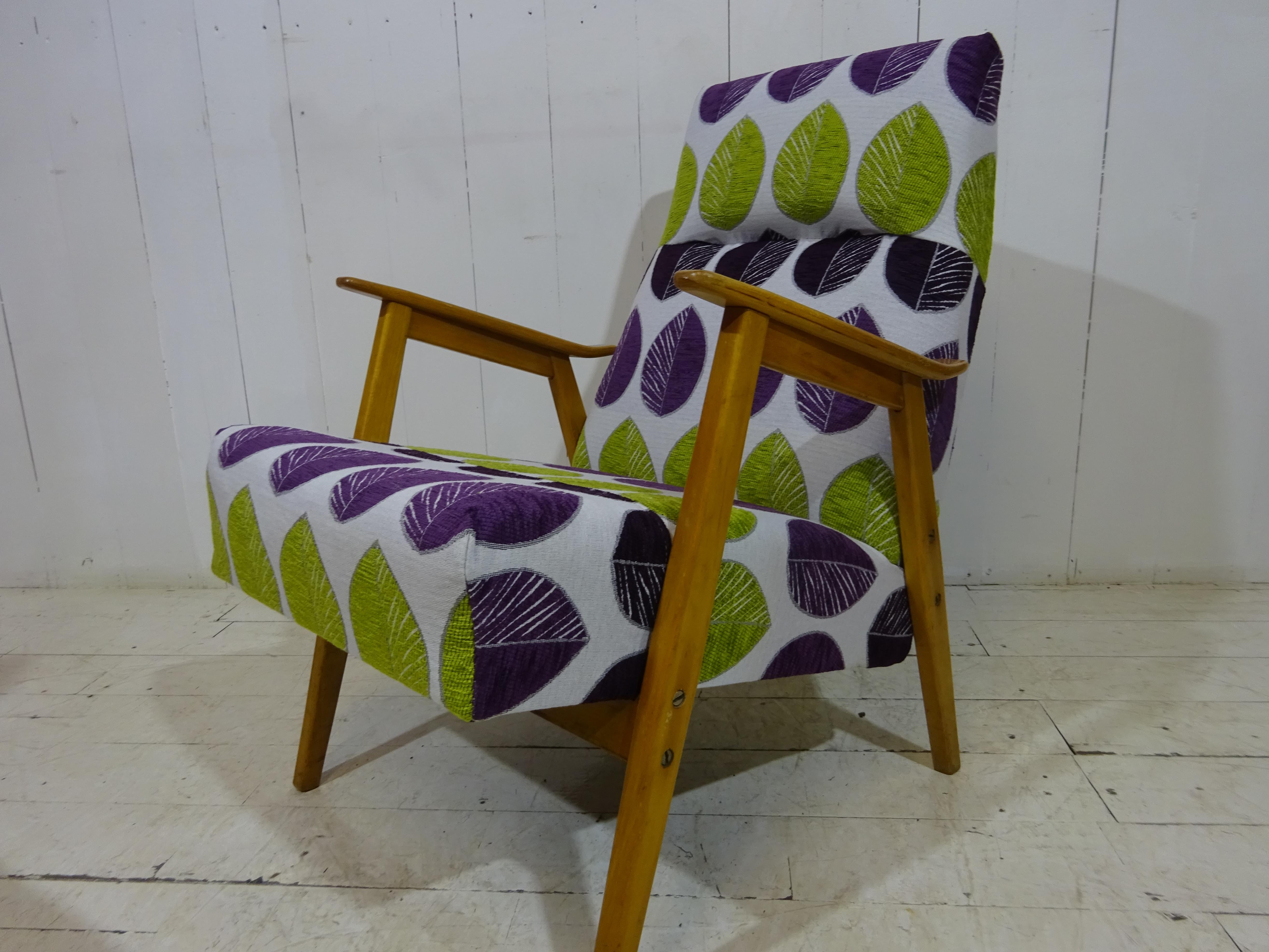 Mid Century Lounge Chair aus geblümtem Stoff (Britisch) im Angebot