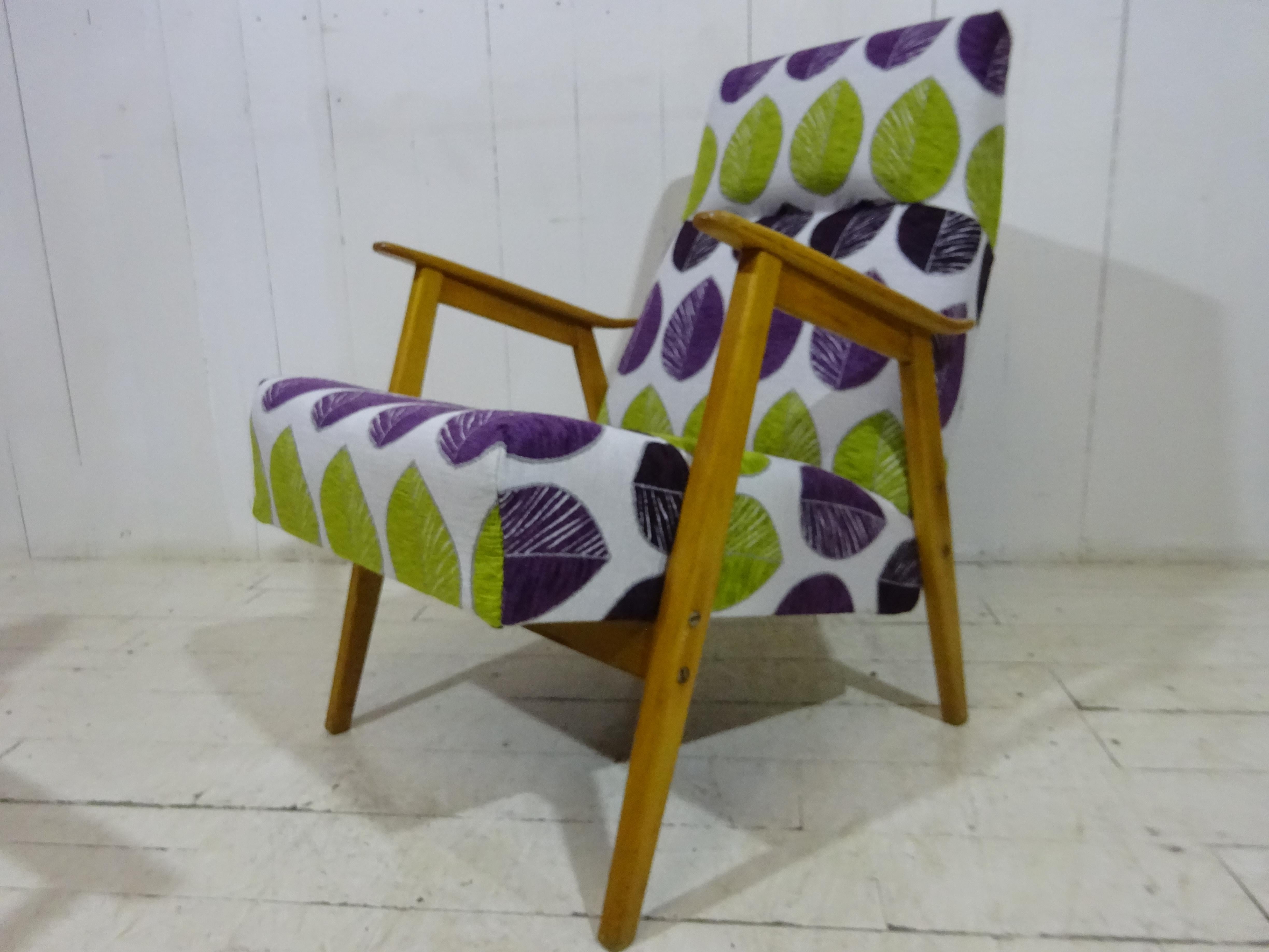 Mid Century Lounge Chair aus geblümtem Stoff im Zustand „Gut“ im Angebot in Tarleton, GB