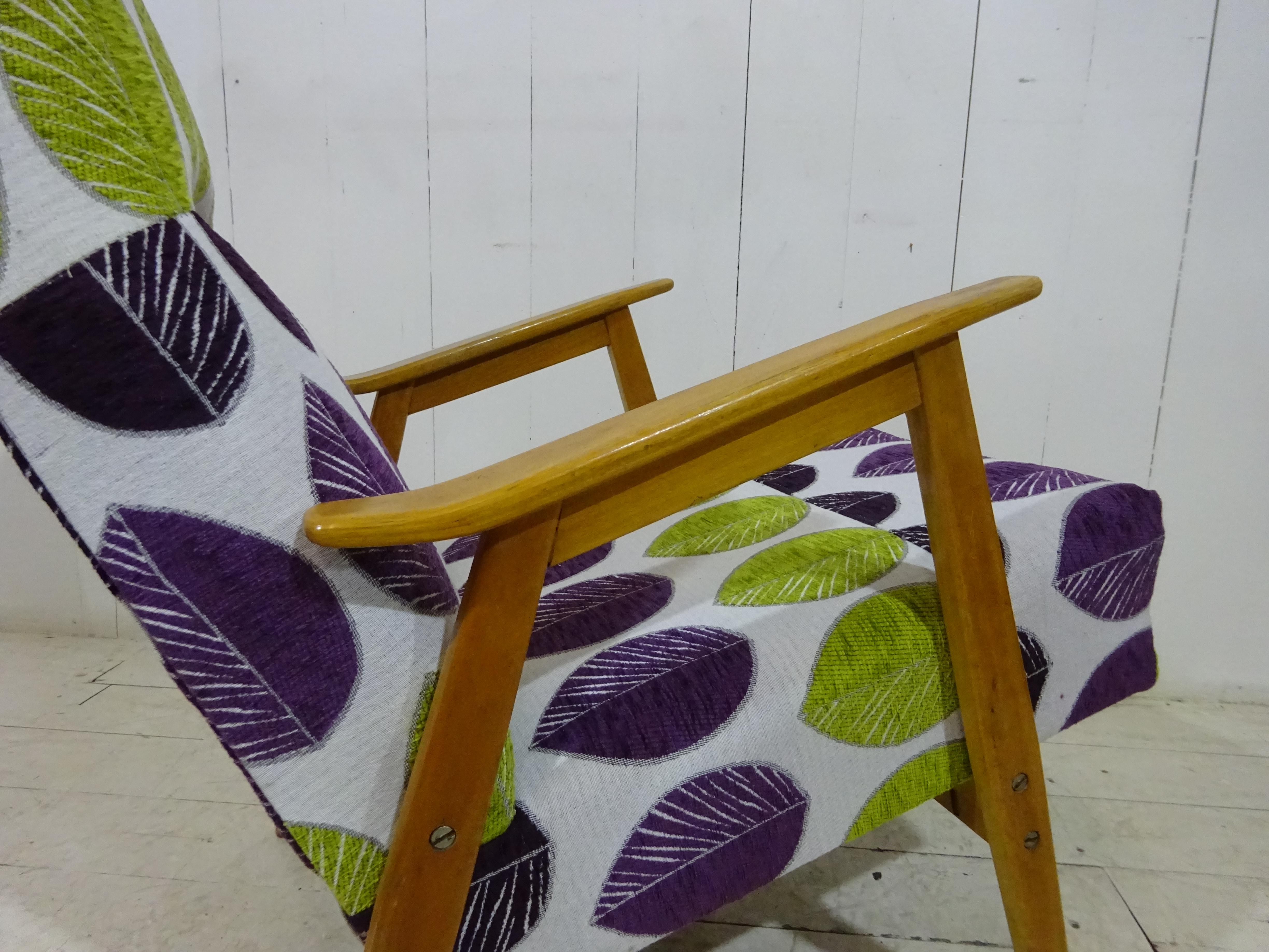 Beech Mid-Century Lounge Chair in Floral Fabric For Sale