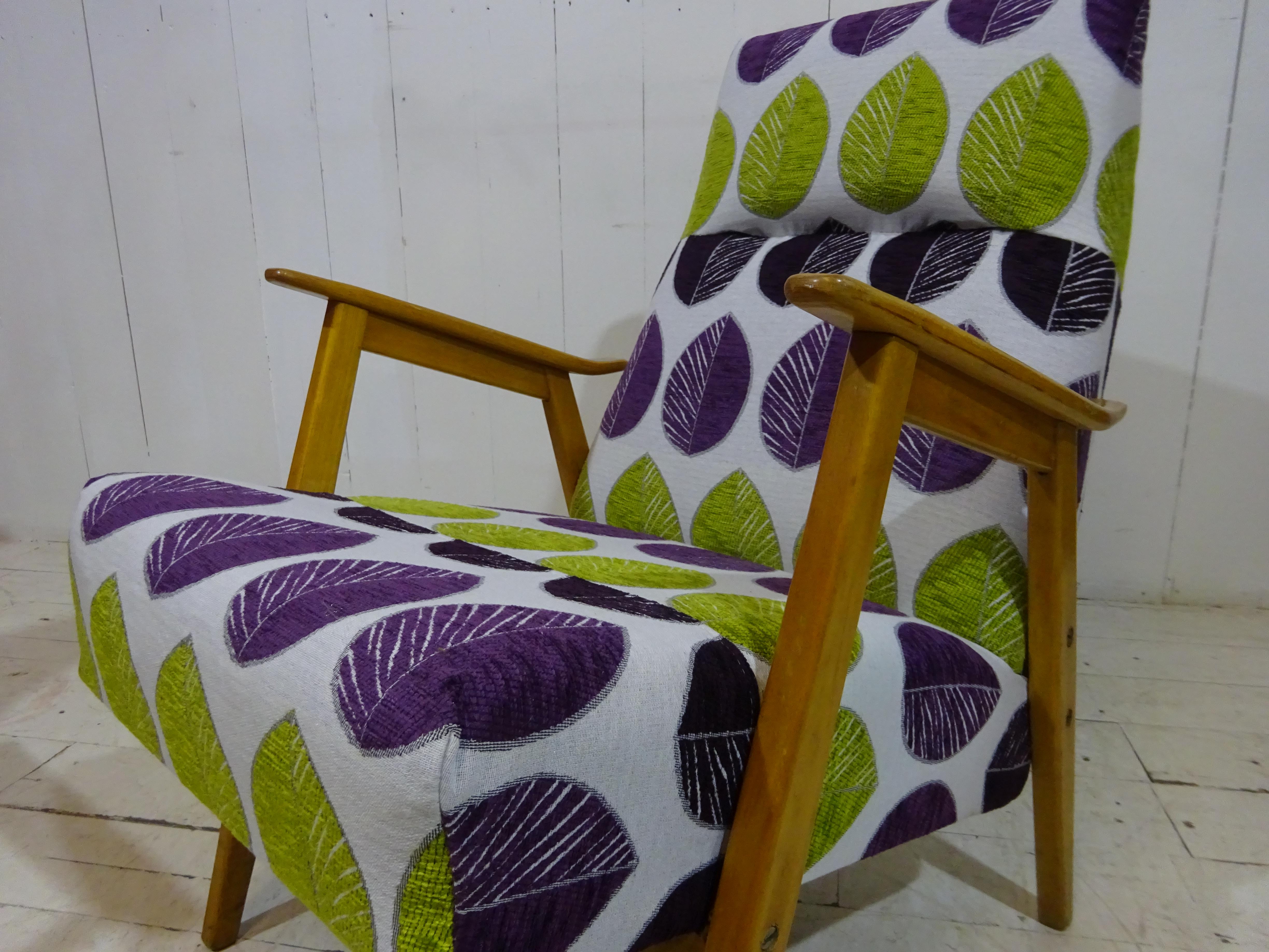 Mid-Century Lounge Chair in Floral Fabric For Sale 1