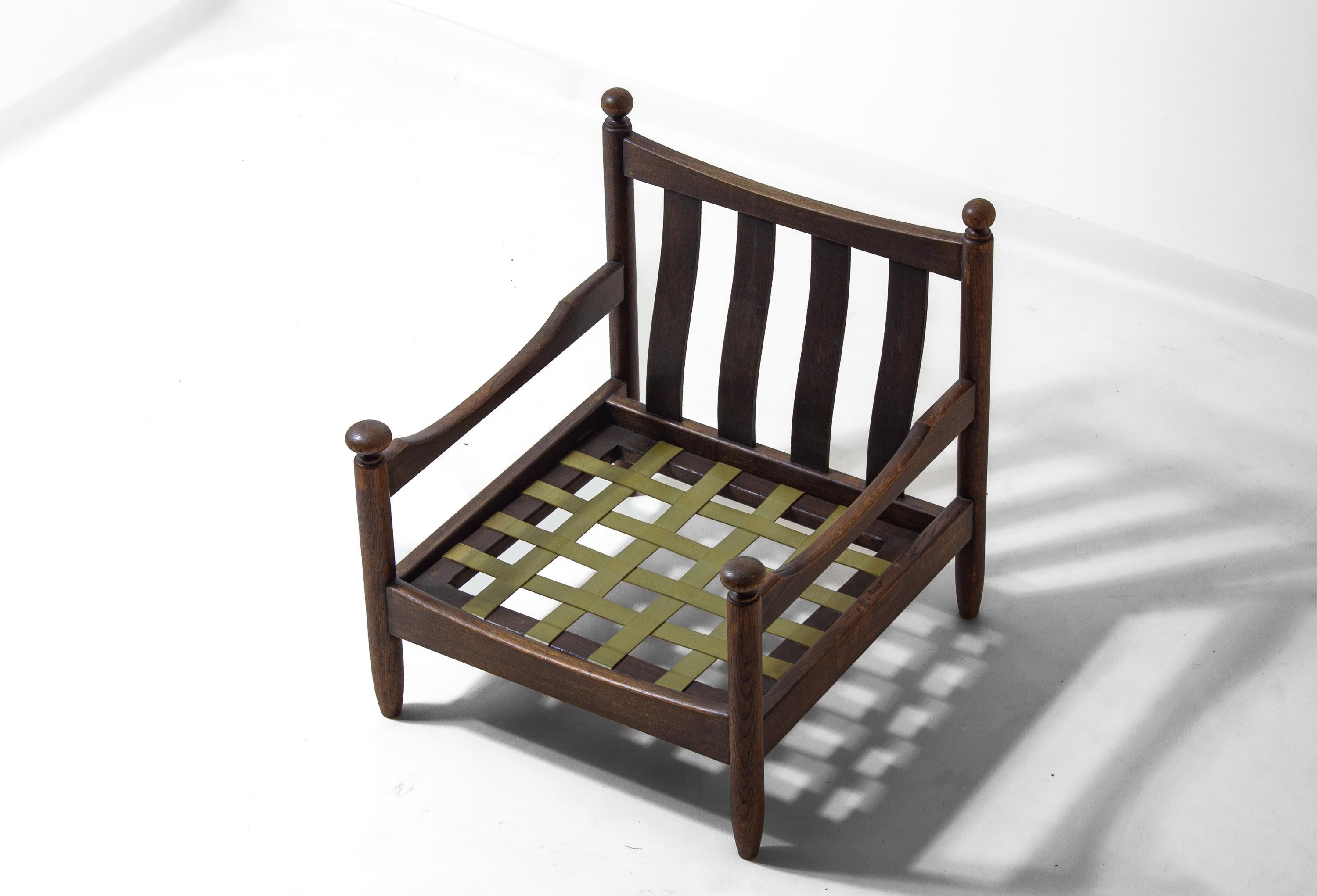 Silla de salón de mediados de siglo en roble y cuero, Francia Años 50 en venta 5