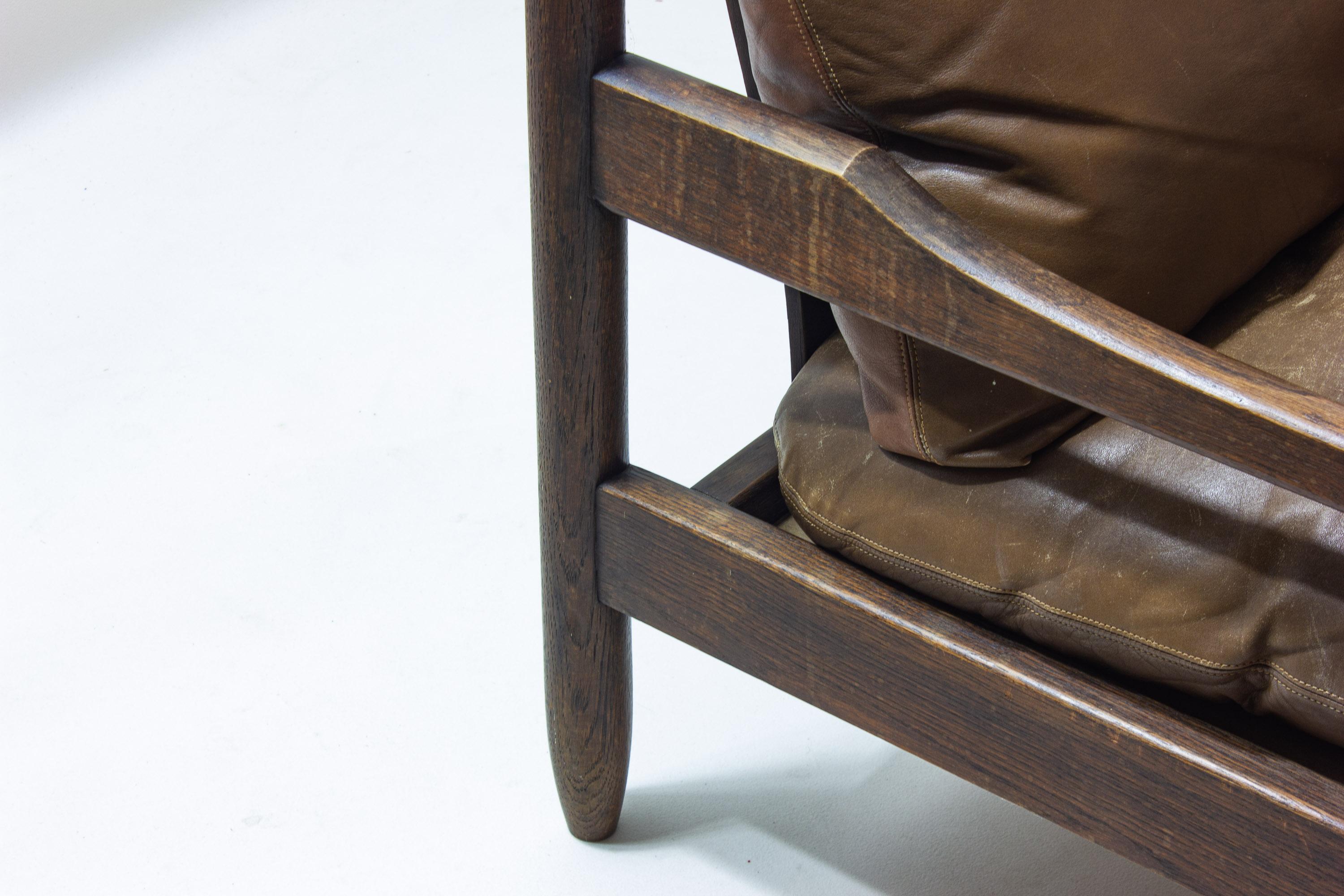 Silla de salón de mediados de siglo en roble y cuero, Francia Años 50 en venta 8
