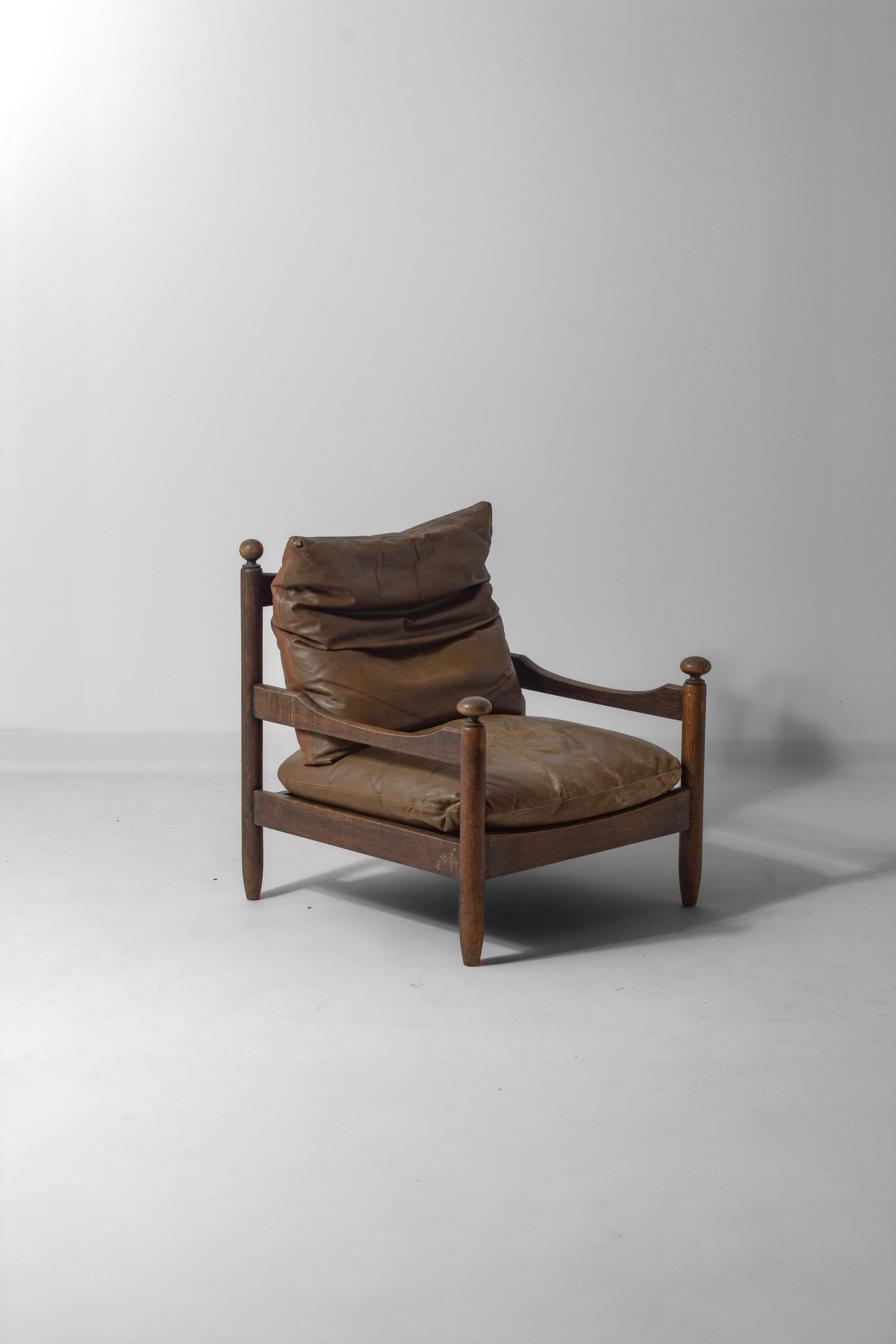 Silla de salón de mediados de siglo en roble y cuero, Francia Años 50 Moderno de mediados de siglo en venta