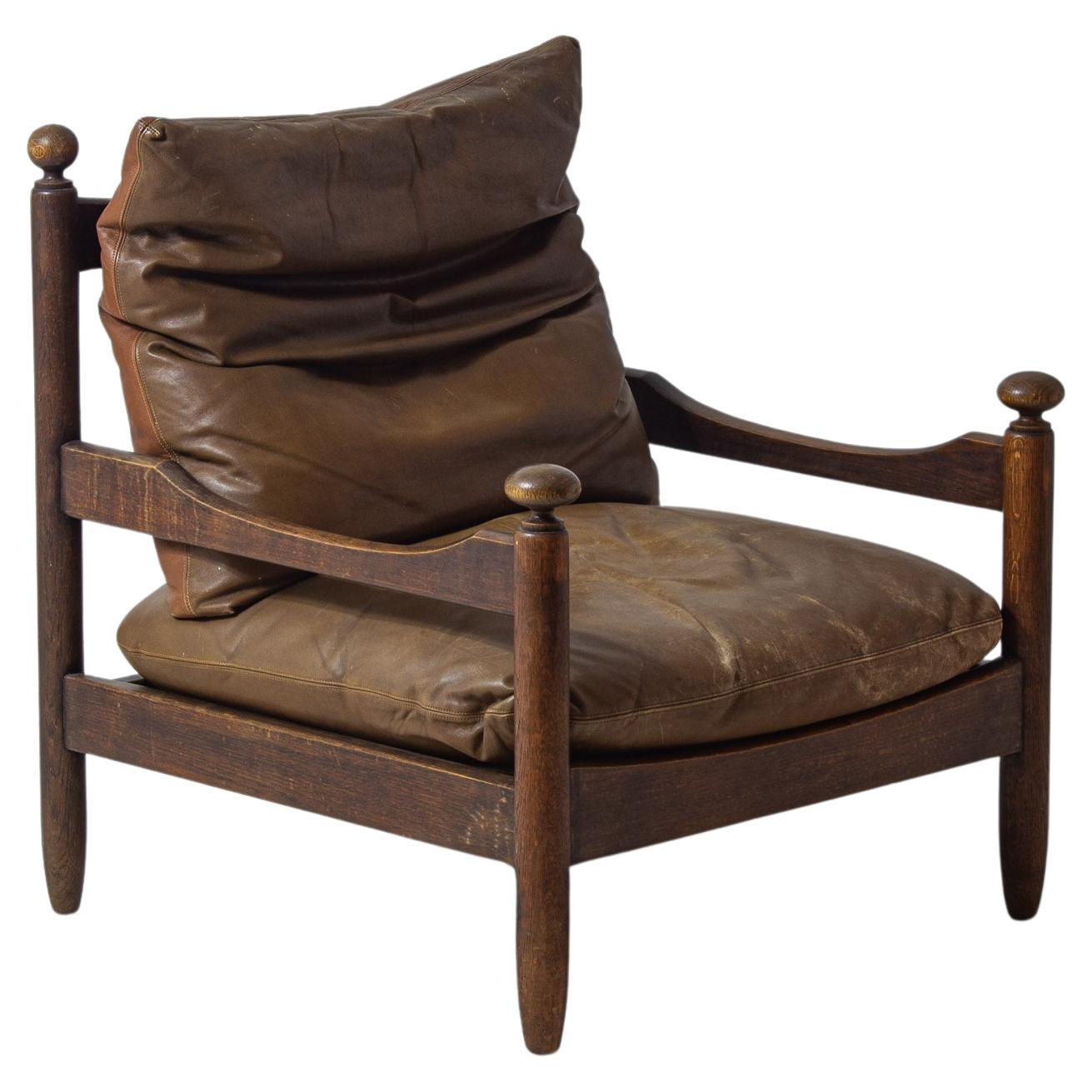 Silla de salón de mediados de siglo en roble y cuero, Francia Años 50 en venta