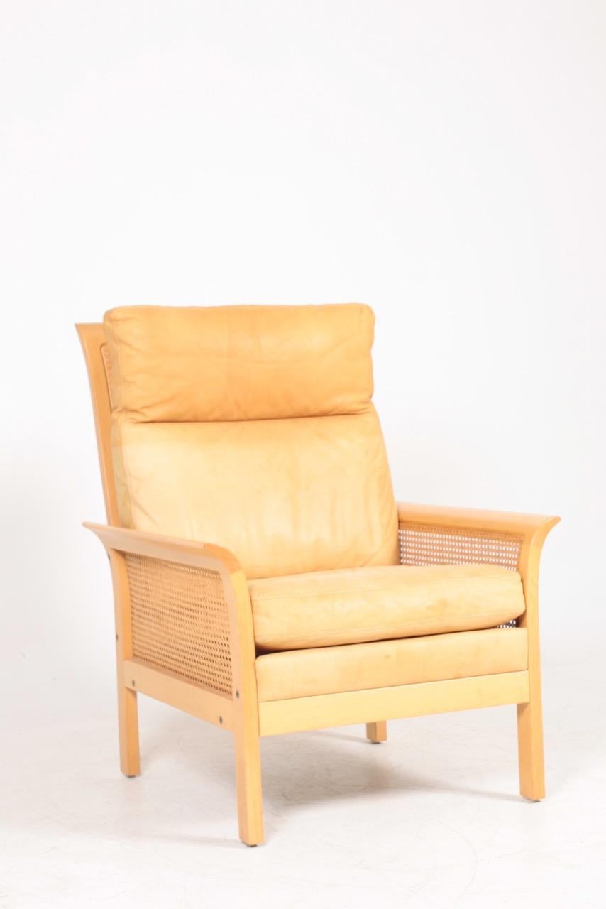 Great looking and very comfortable lounge chair by Arne Norell, made by Norell AB Sweden in the 1970s.
