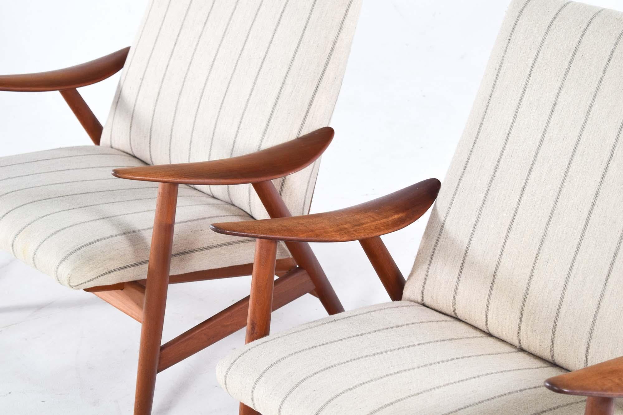 Danish Mid Century Lounge Chair in Teak by Illum Wikkelsø Model 10 