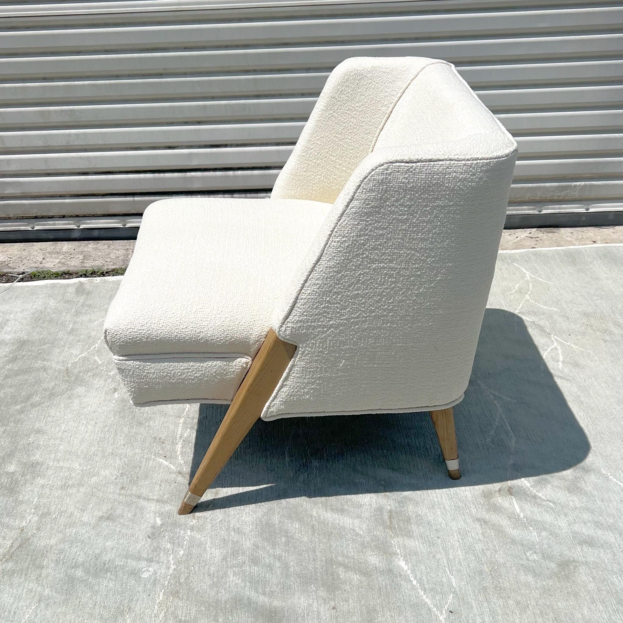 Mid-Century Lounge Chair in the Style of Gio Ponti in Schumacher Boucle For Sale 2