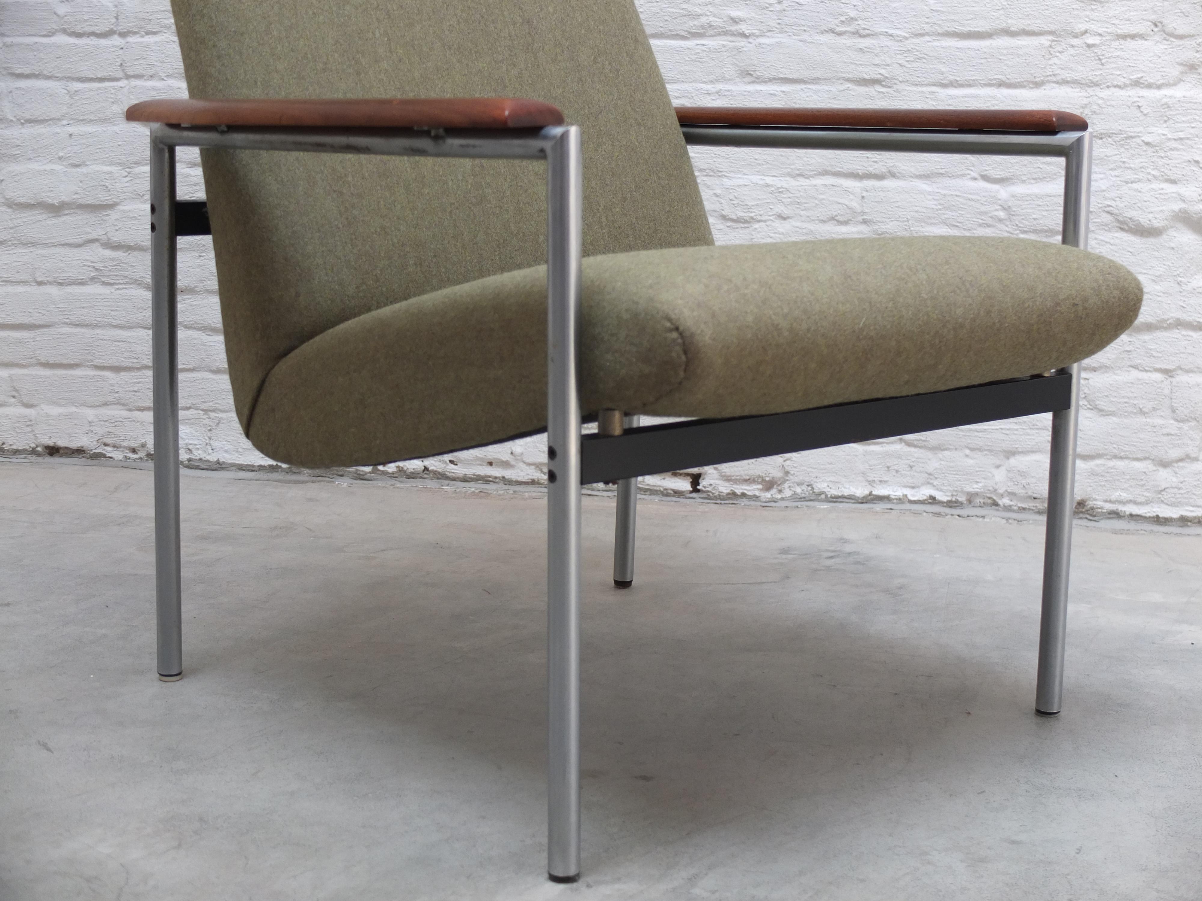 Metal Mid-Century Lounge Chair in The Style of Martin Visser, 1960s For Sale