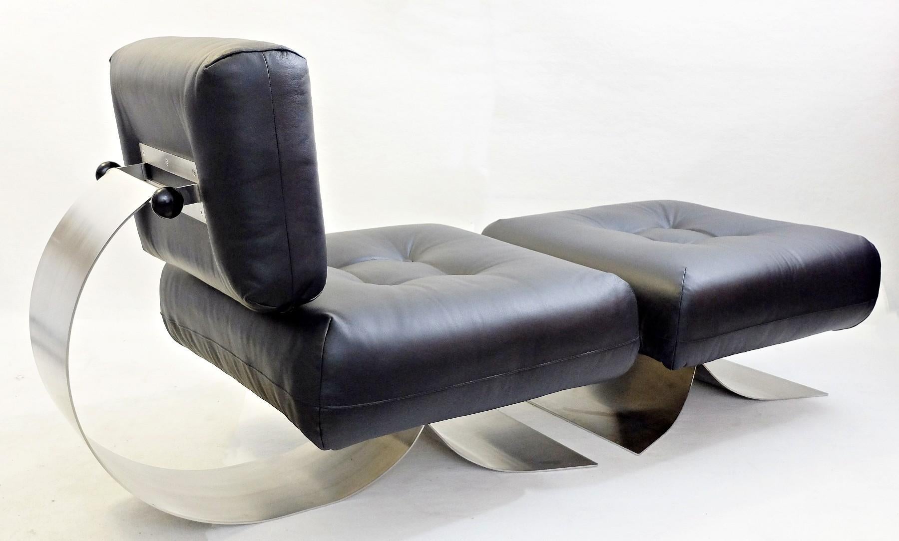 Mid-century black leather lounge chair and ottoman model 'Alta' by Oscar Niemeyer for Mobilier International - 1970s.
