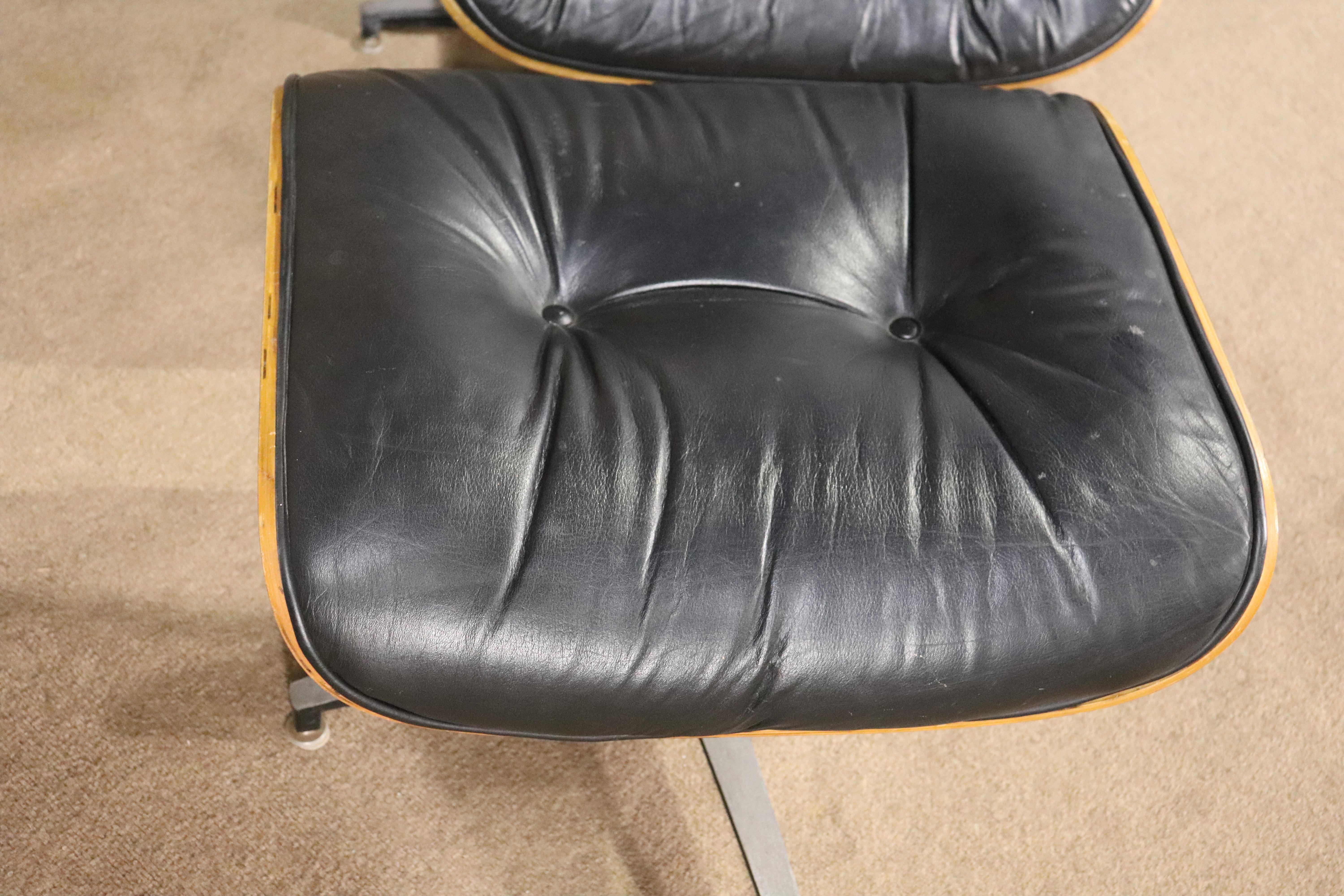 Mid-Century Lounge Chair & Ottoman For Sale 1