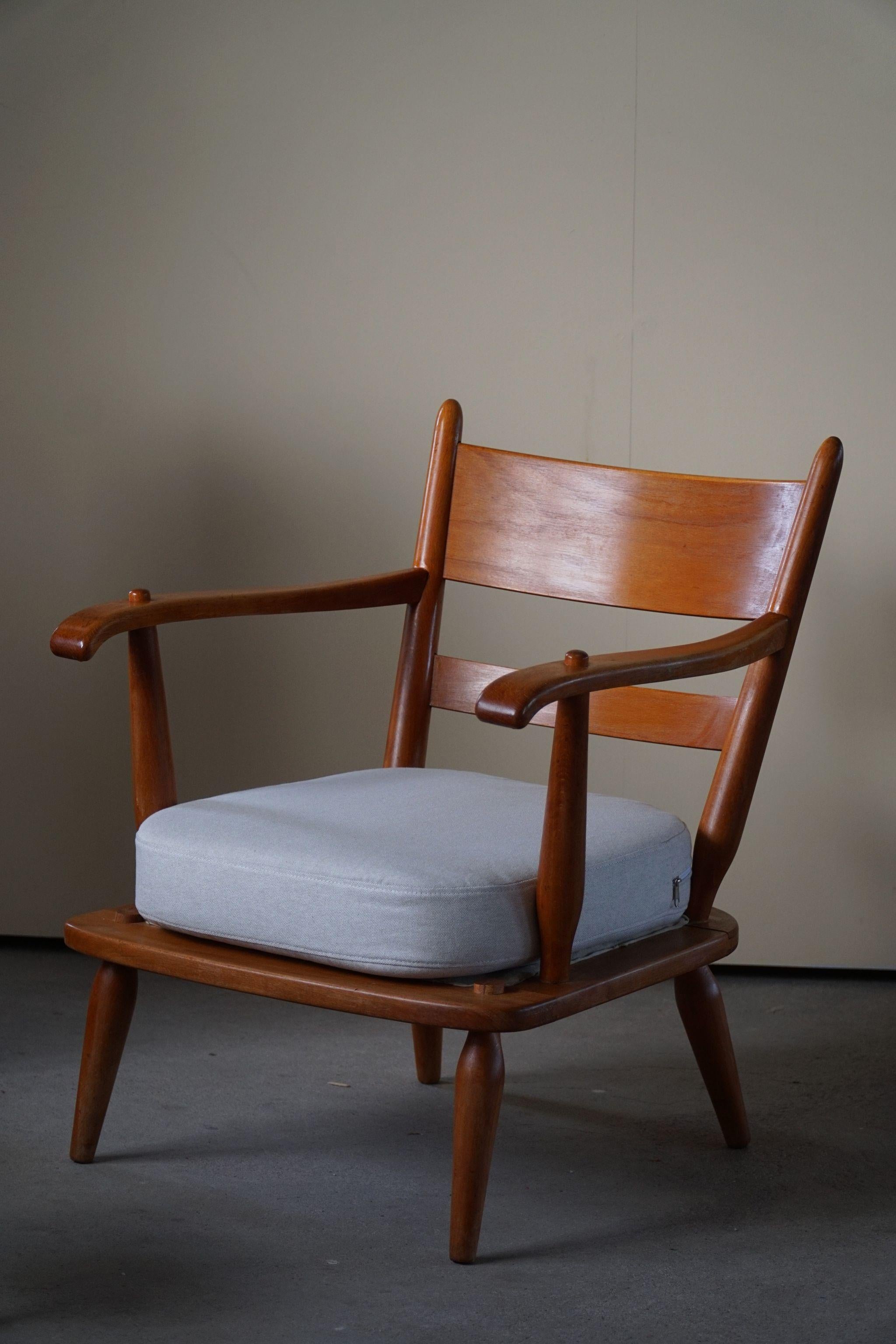 Mid Century Lounge Chair, Reupolstered, Made by a Danish Cabinetmaker, 1960s In Good Condition In Odense, DK