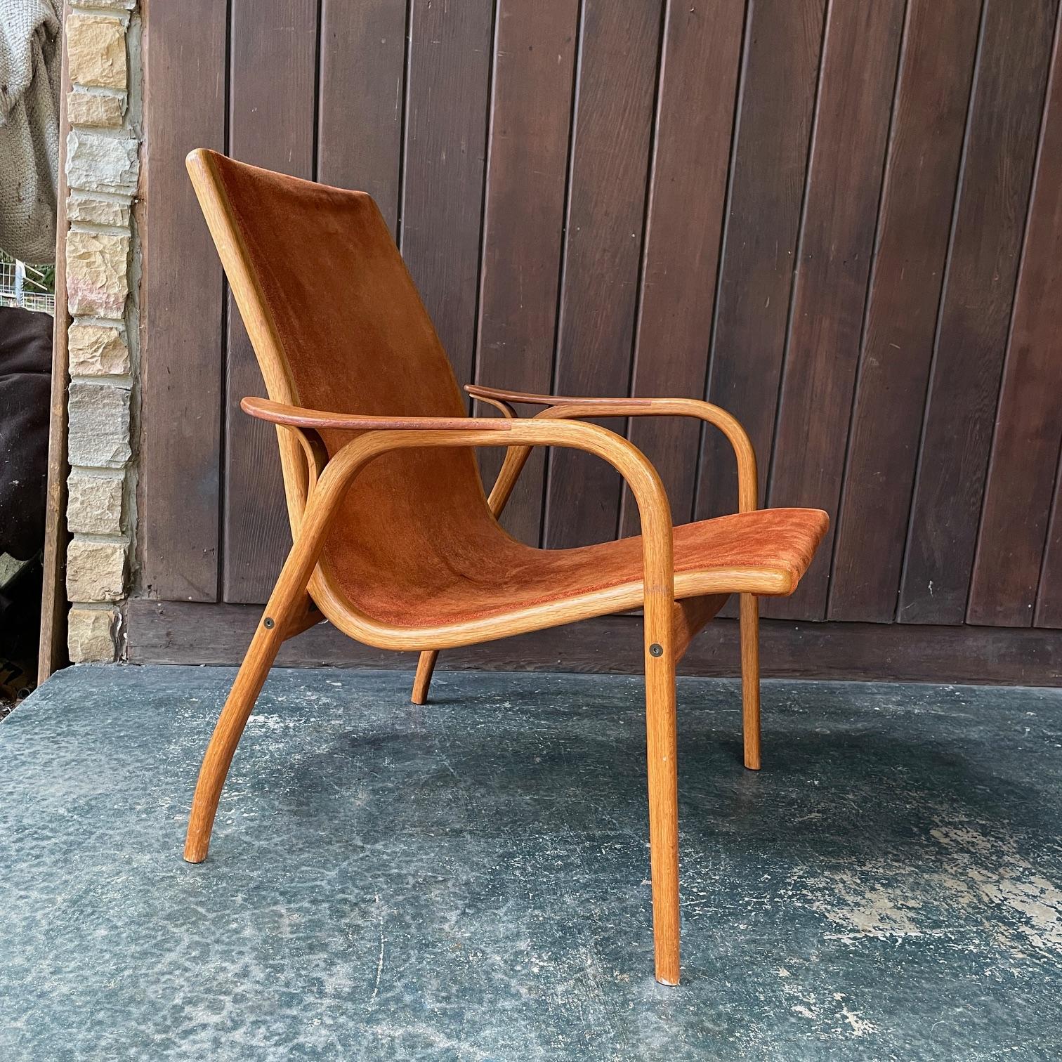 Laminé Chaise longue du milieu du siècle Rusty Cognac Daim Cuir Sling Swedese Yngve Ekstrom en vente