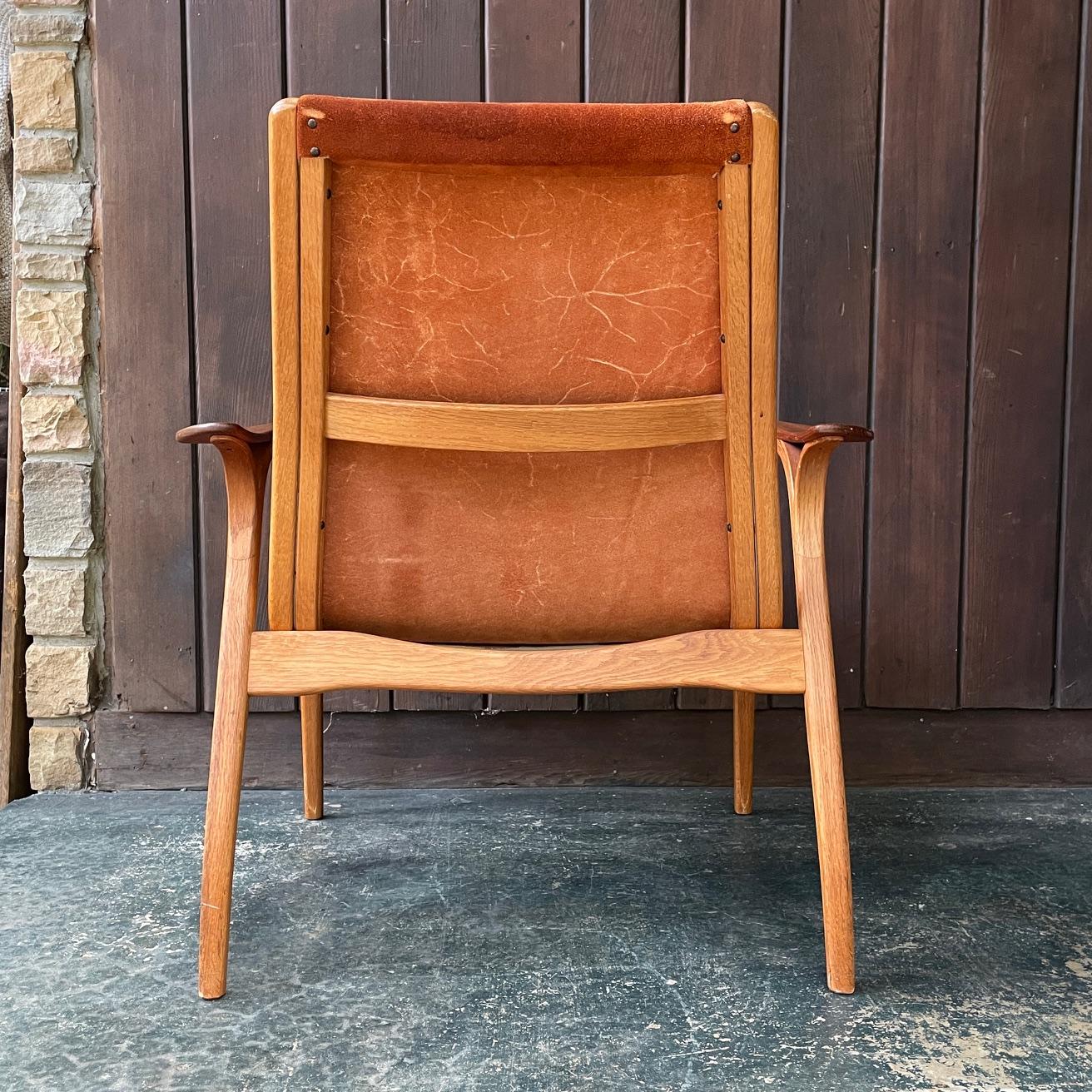 Chêne Chaise longue du milieu du siècle Rusty Cognac Daim Cuir Sling Swedese Yngve Ekstrom en vente