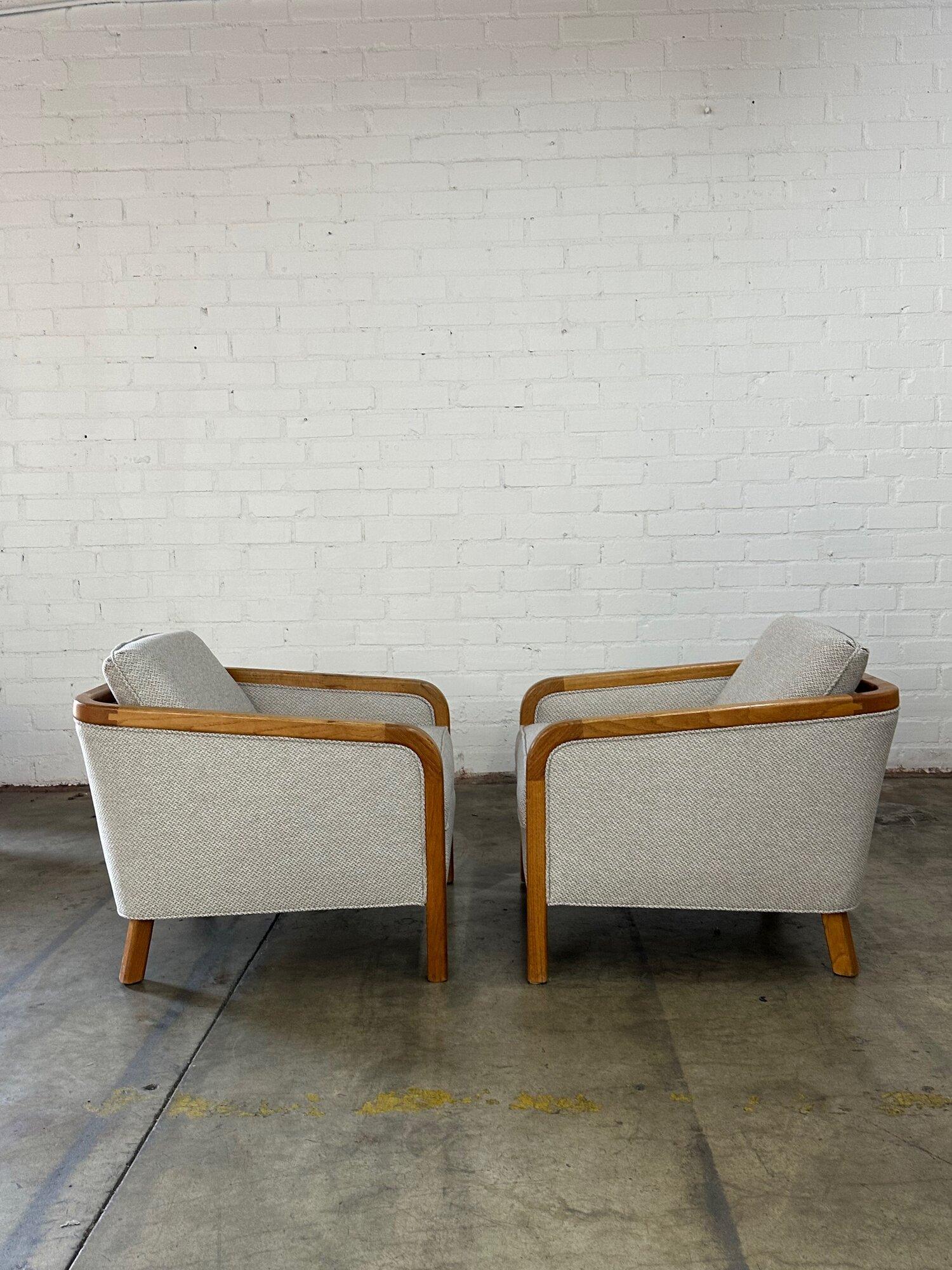 Mid century lounge chair with exposed joinery In Good Condition For Sale In Los Angeles, CA