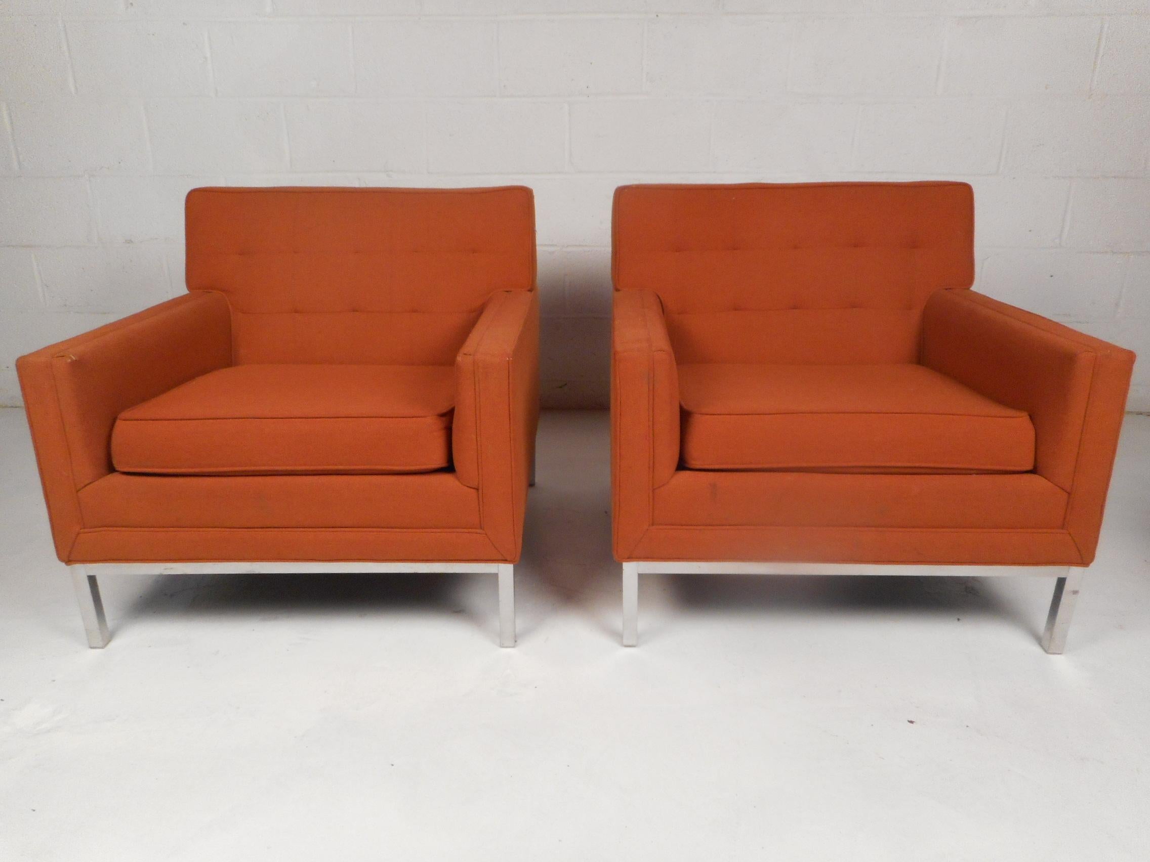 Stylish pair of midcentury lounge chairs in the style of Knoll. Spacious seating area and a comfortably sloped backrest. Sleek chrome base support makes these chairs very sturdy. Classic midcentury design sure to impress in any home, business, or